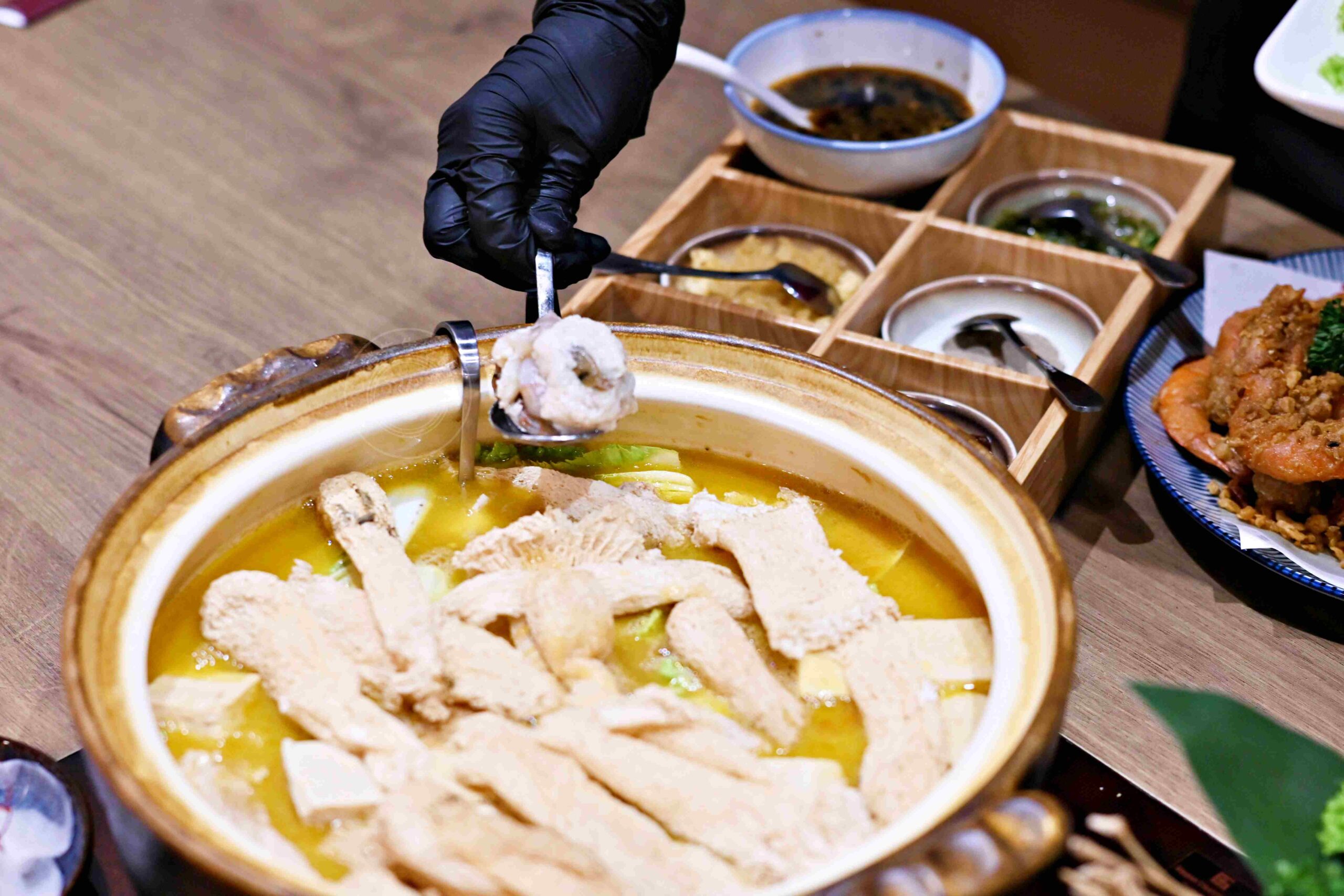 【信義區美食】君曜雞湯，全台第一名的超濃郁雞湯，老母雞細火慢熬一天一夜推薦(菜單) @趙先生吃飯