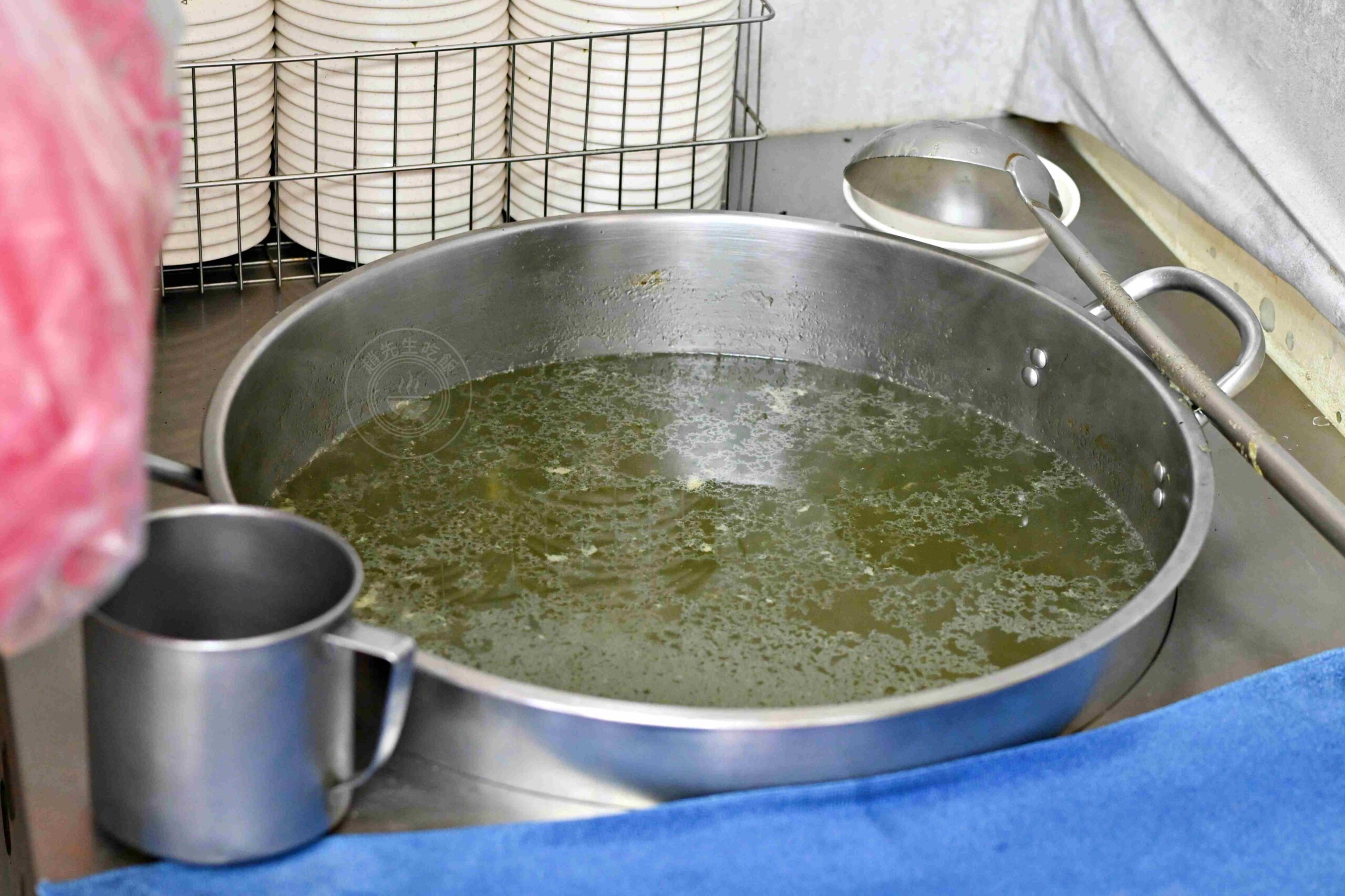 【新莊美食】阿奕腿庫飯，在地知名店，肉量滿到便當盒快蓋不起來，好吃又超飽推薦(菜單) @趙先生吃飯