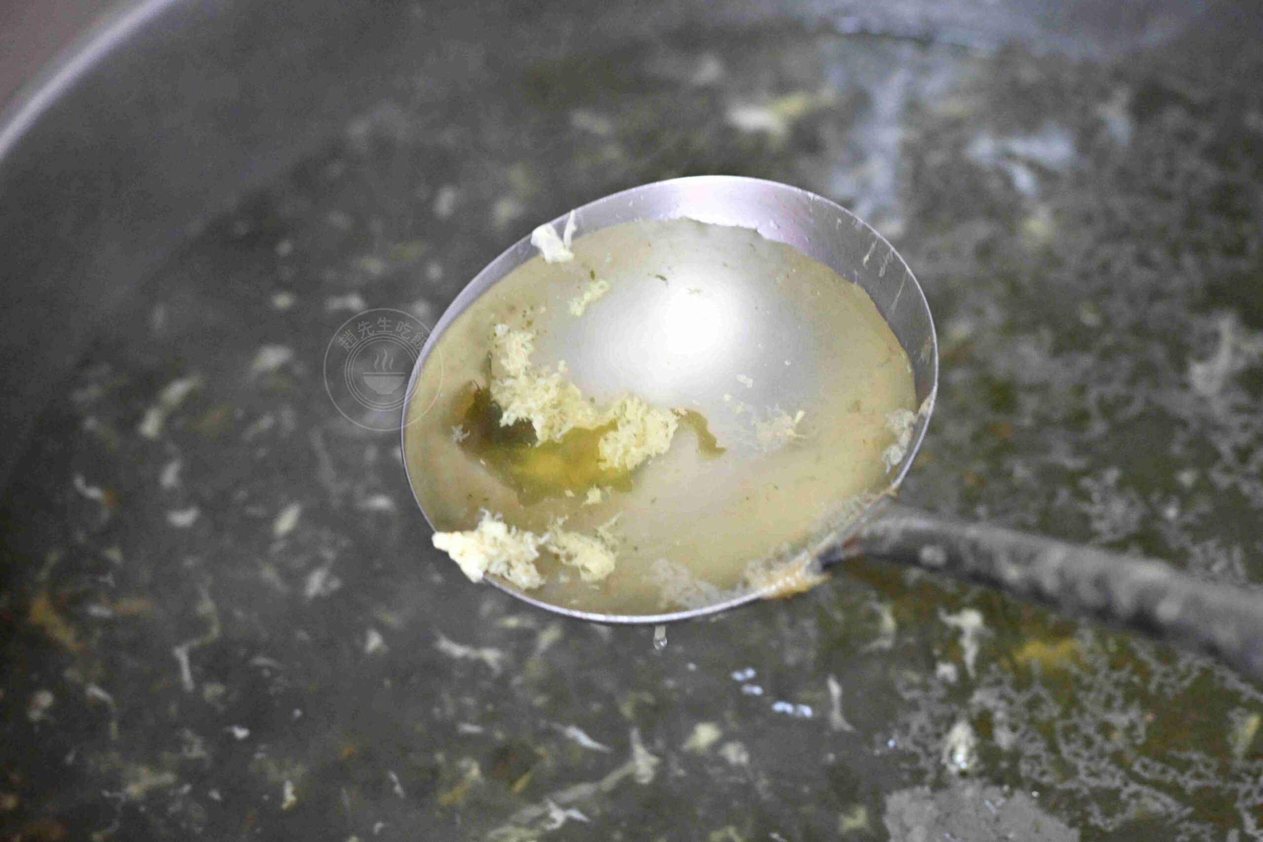 【新莊美食】阿奕腿庫飯，在地知名店，肉量滿到便當盒快蓋不起來，好吃又超飽推薦(菜單) @趙先生吃飯