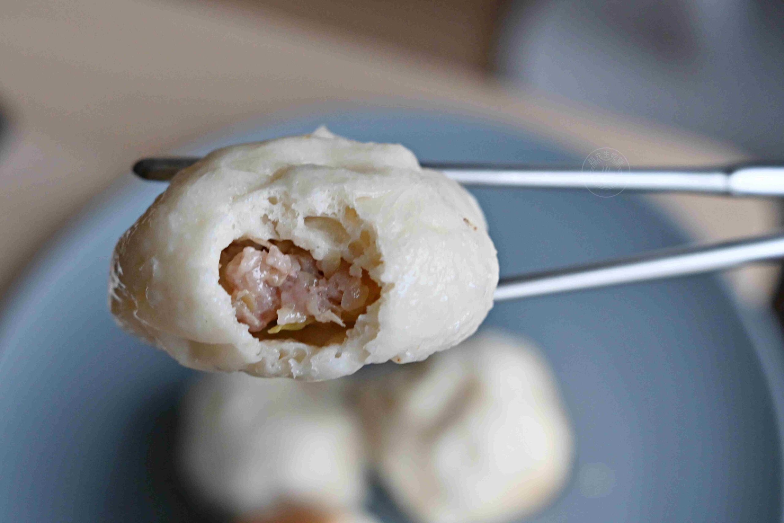 【三重美食】信義公園旁水煎包，在地人從小吃到大的8元水煎包推薦(菜單) @趙先生吃飯