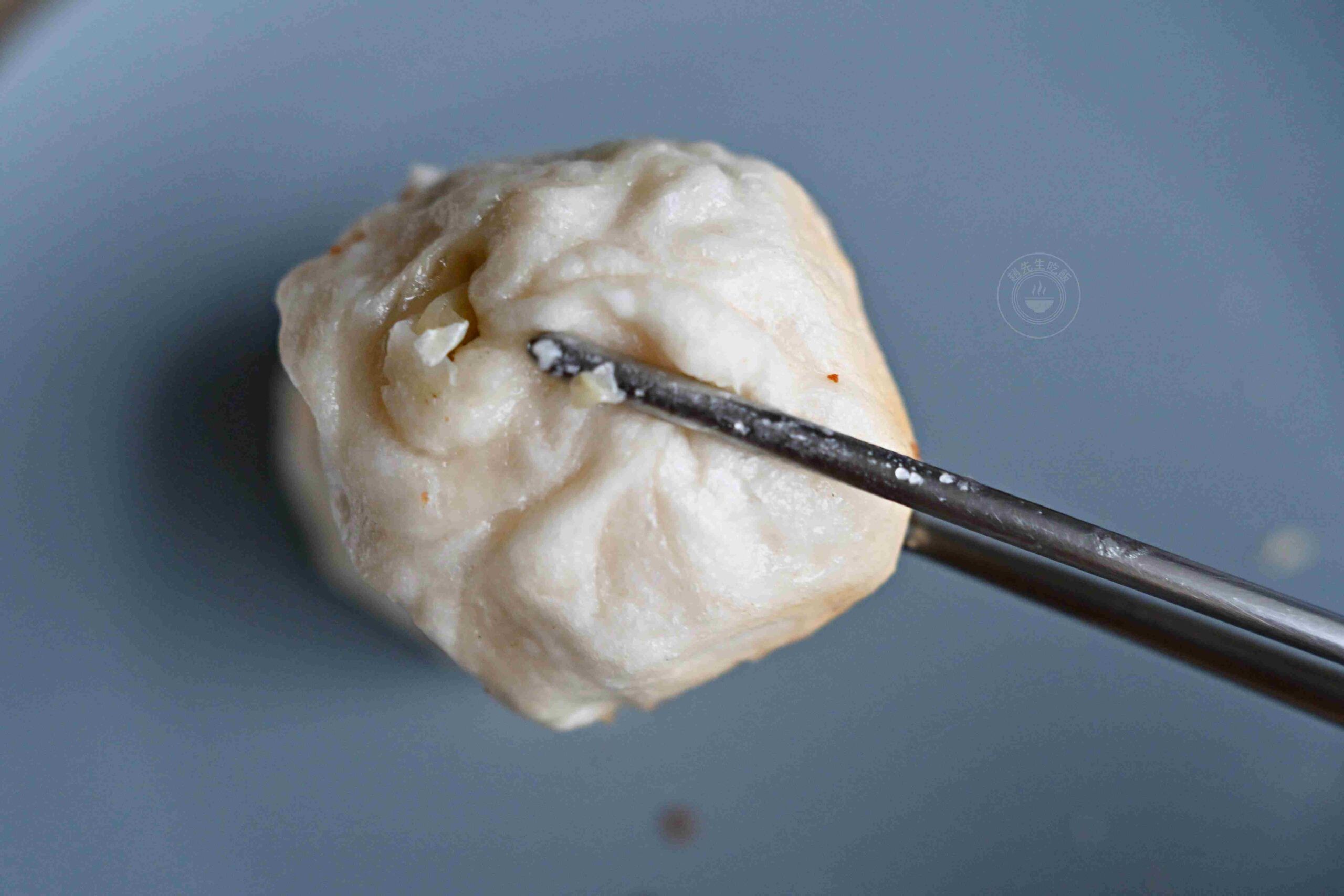 【三重美食】信義公園旁水煎包，在地人從小吃到大的8元水煎包推薦(菜單) @趙先生吃飯