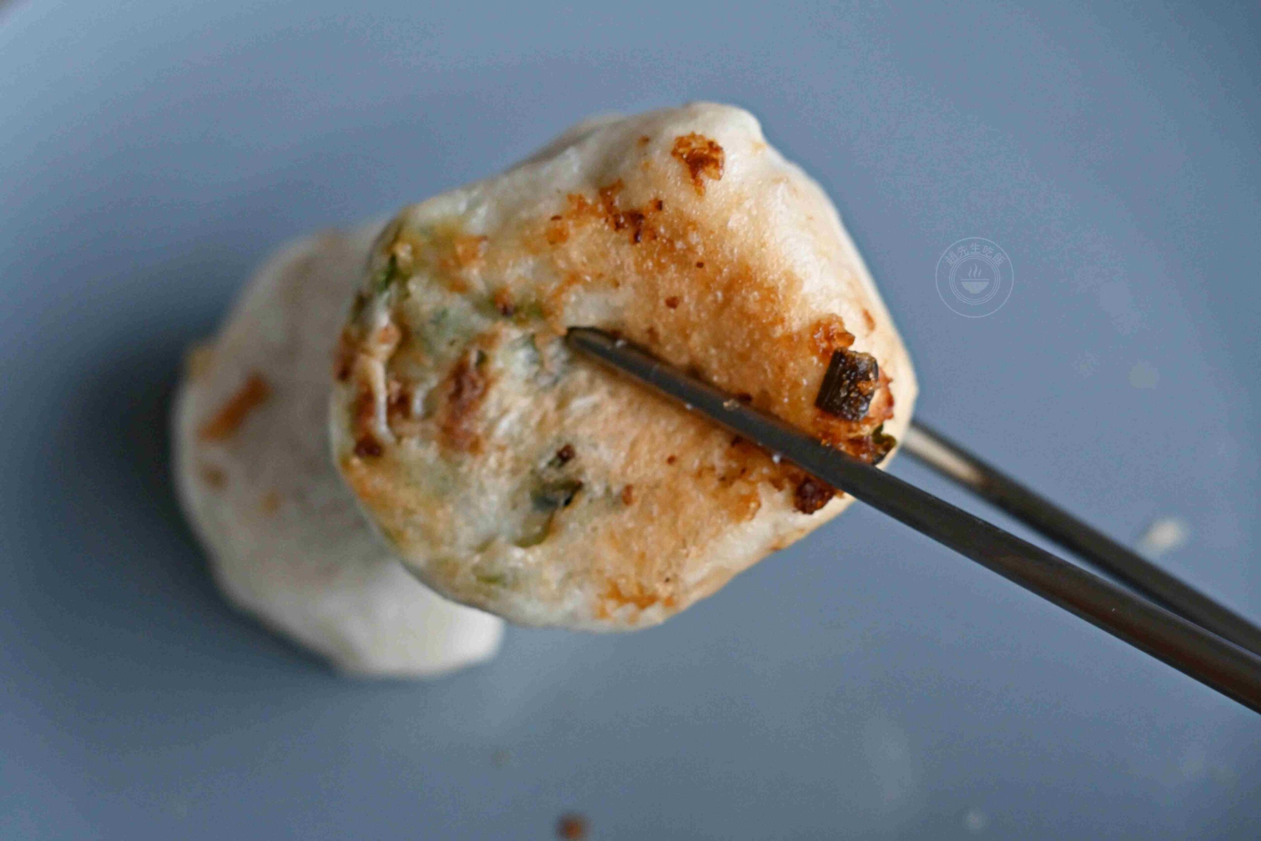 【三重美食】信義公園旁水煎包，在地人從小吃到大的8元水煎包推薦(菜單) @趙先生吃飯