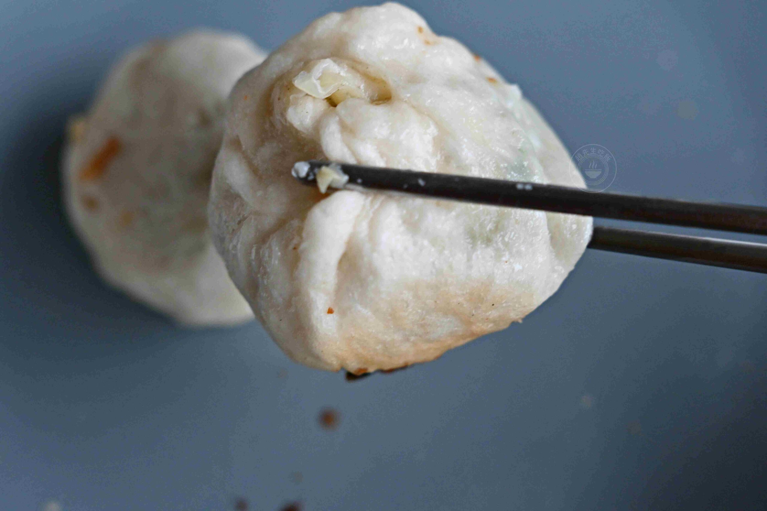 【三重美食】信義公園旁水煎包，在地人從小吃到大的8元水煎包推薦(菜單) @趙先生吃飯