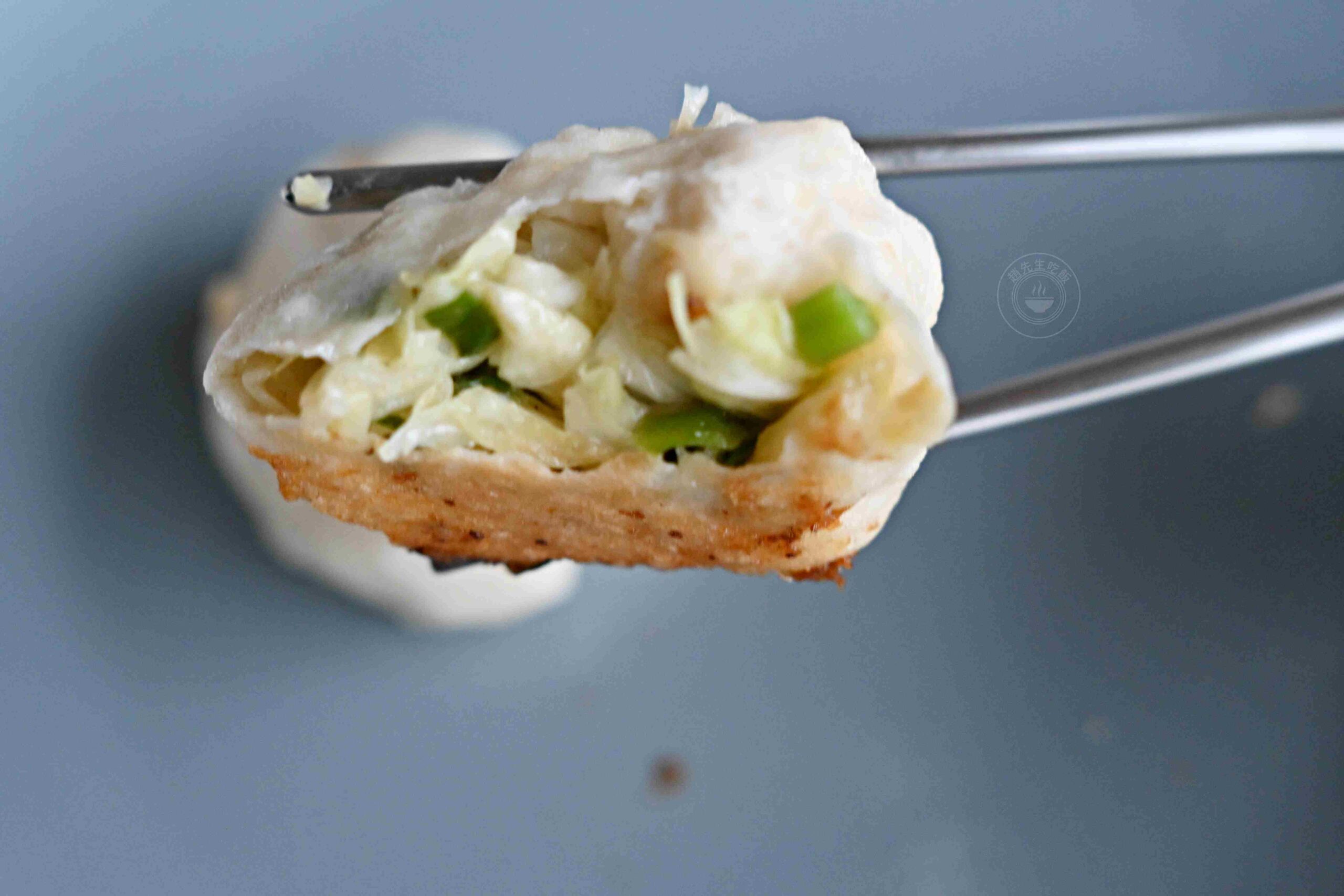 【三重美食】信義公園旁水煎包，在地人從小吃到大的8元水煎包推薦(菜單) @趙先生吃飯