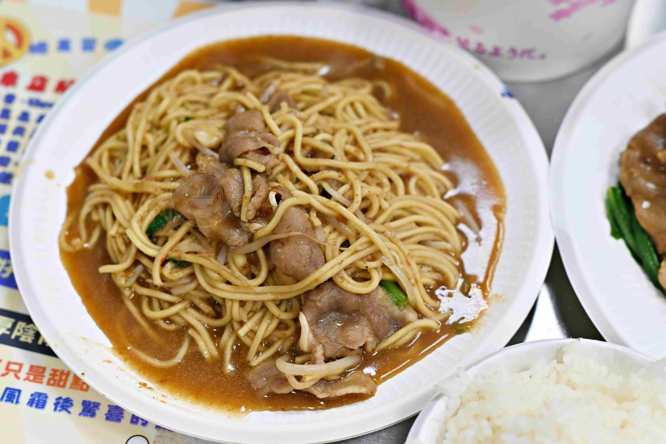 【桃園八德美食】桃鶯生炒羊肉，羊肉炒片一大盤100，越晚排越多人推薦(菜單) @趙先生吃飯