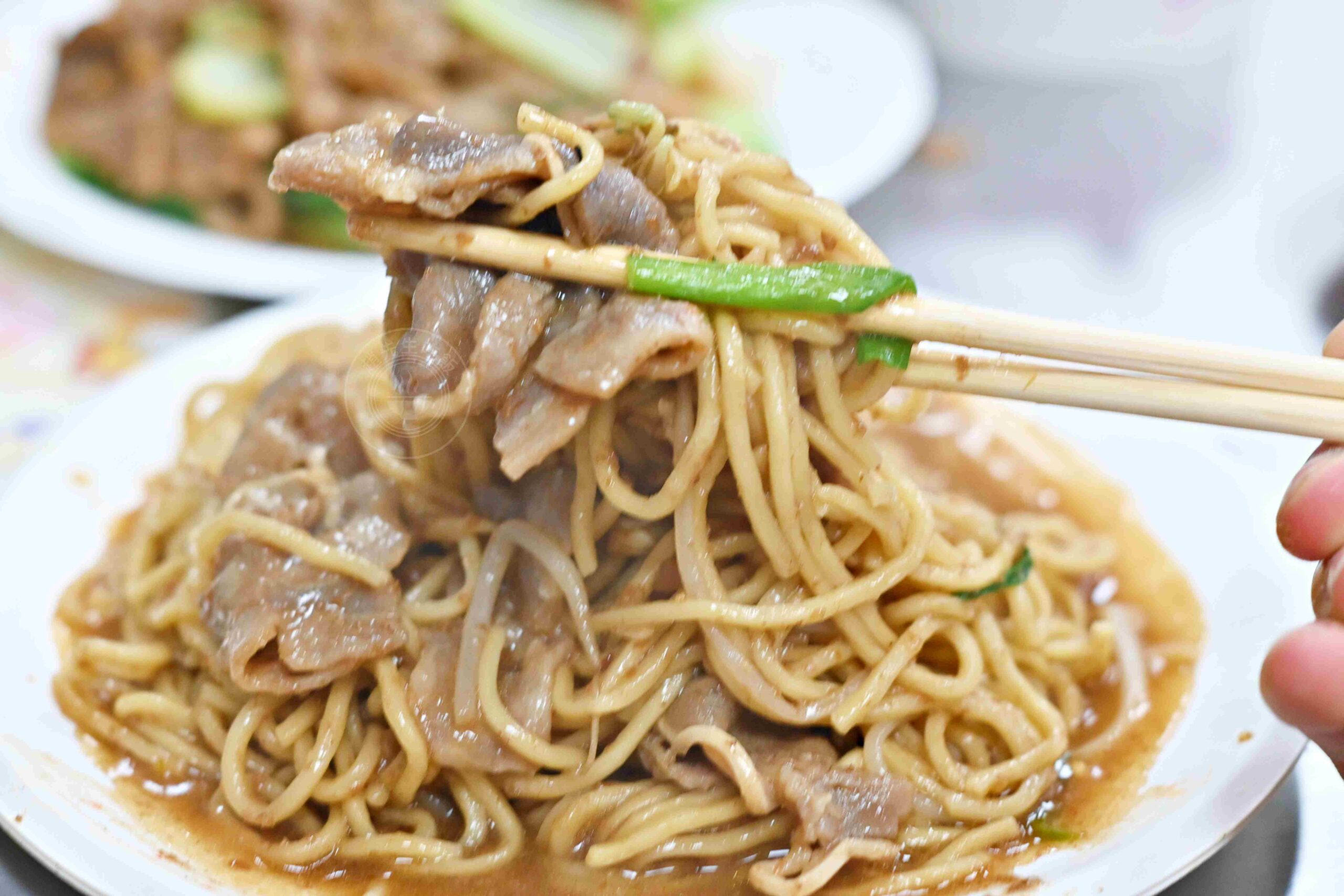 【桃園八德美食】桃鶯生炒羊肉，羊肉炒片一大盤100，越晚排越多人推薦(菜單) @趙先生吃飯