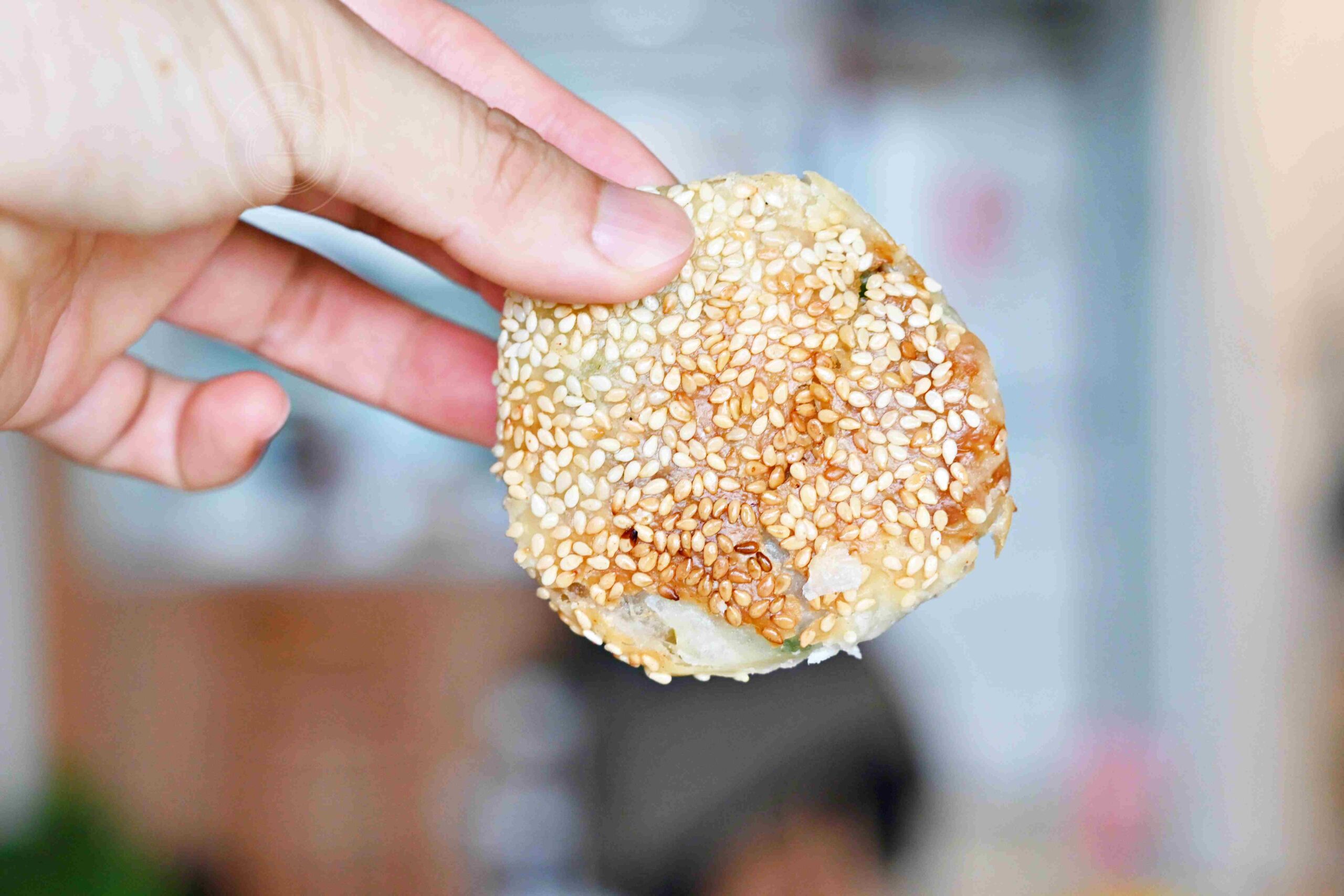 【三重美食】龍門胡椒餅，百元內吃飽滿的超人氣三重在地小吃推薦胡椒餅、小酥餅、甜餅(菜單) @趙先生吃飯