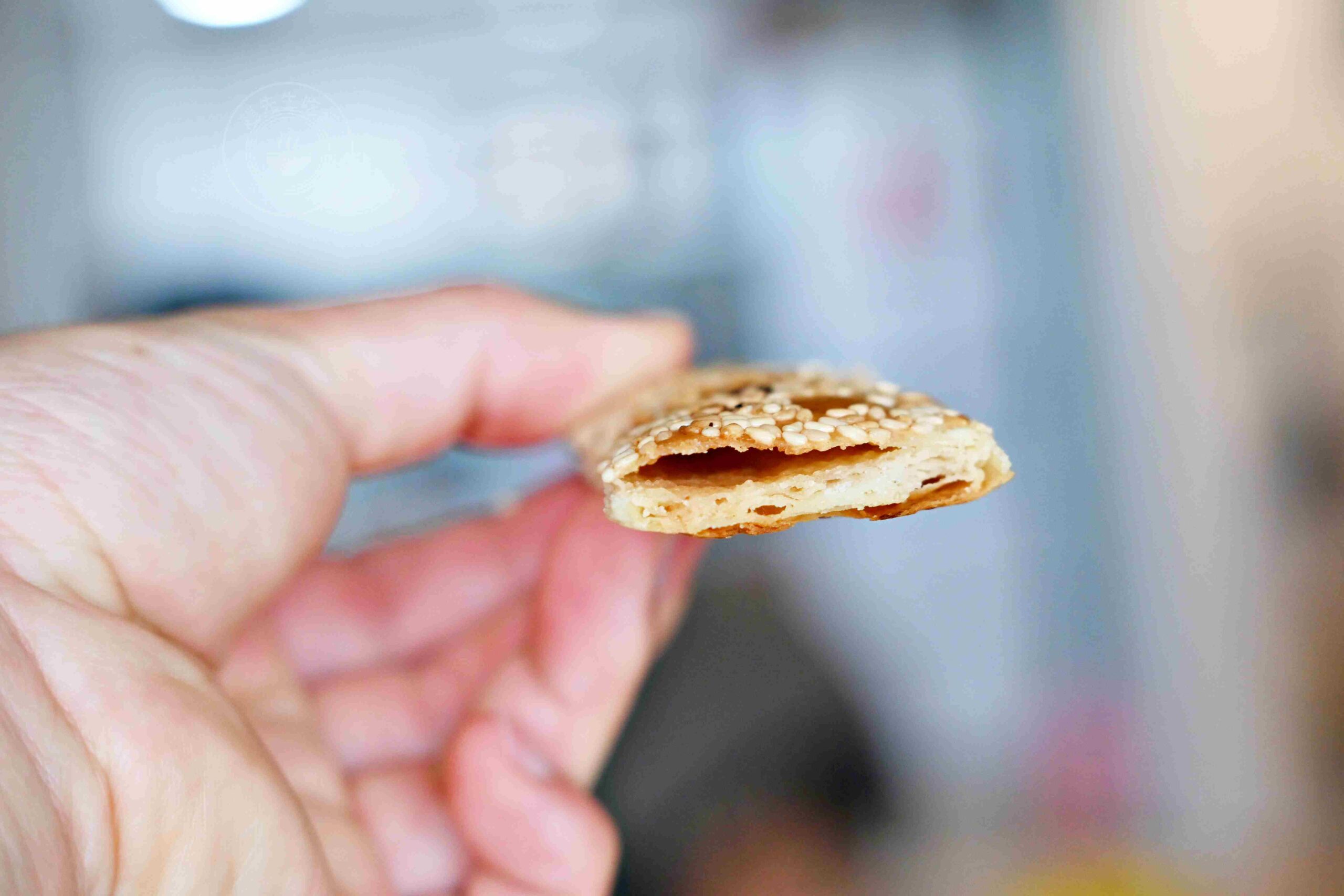 【三重美食】龍門胡椒餅，百元內吃飽滿的超人氣三重在地小吃推薦胡椒餅、小酥餅、甜餅(菜單) @趙先生吃飯