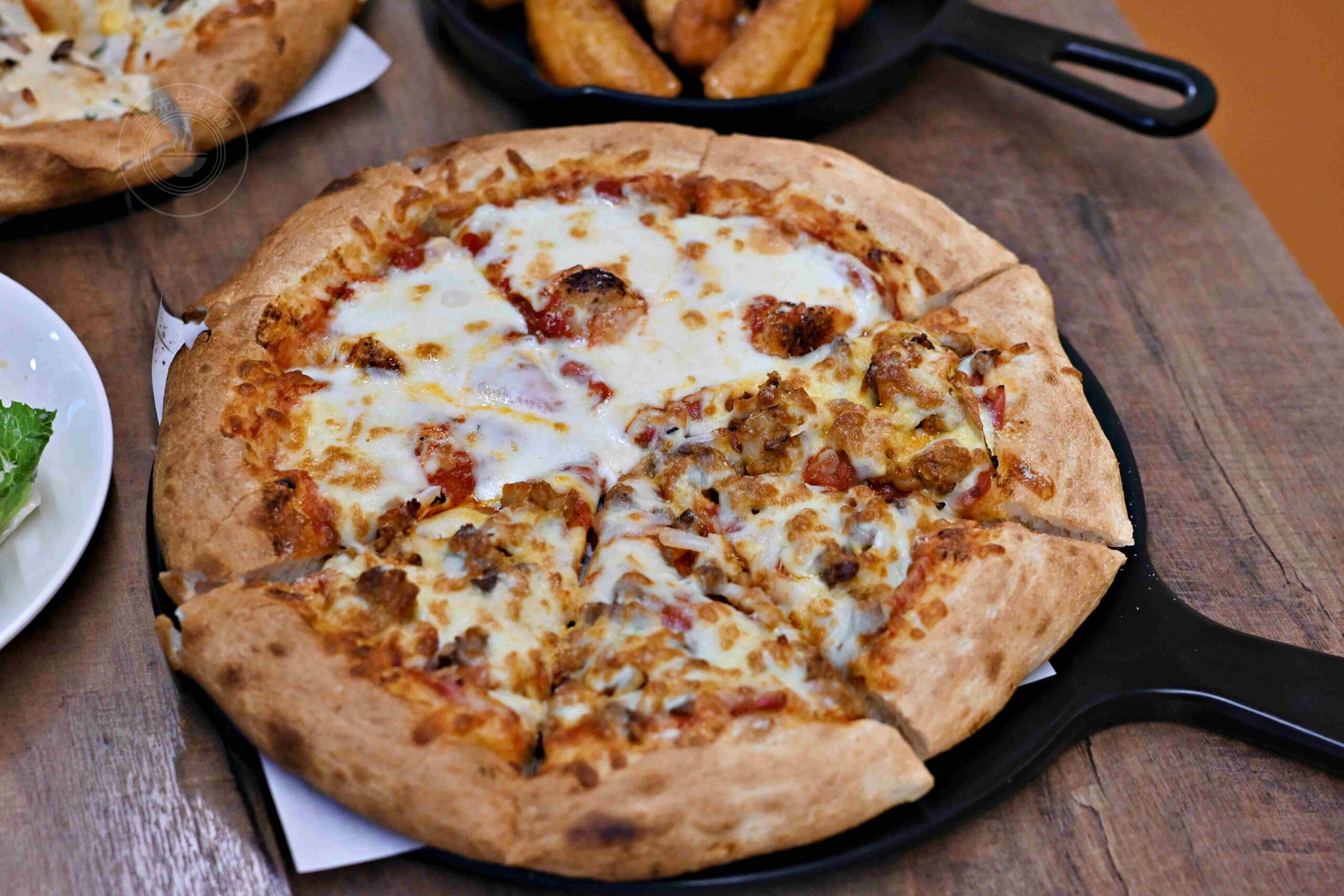 【信義區美食】三隻猴子美食廚房，紐西蘭老闆娘日賣百個的，手工現烤披薩推薦(菜單) @趙先生吃飯