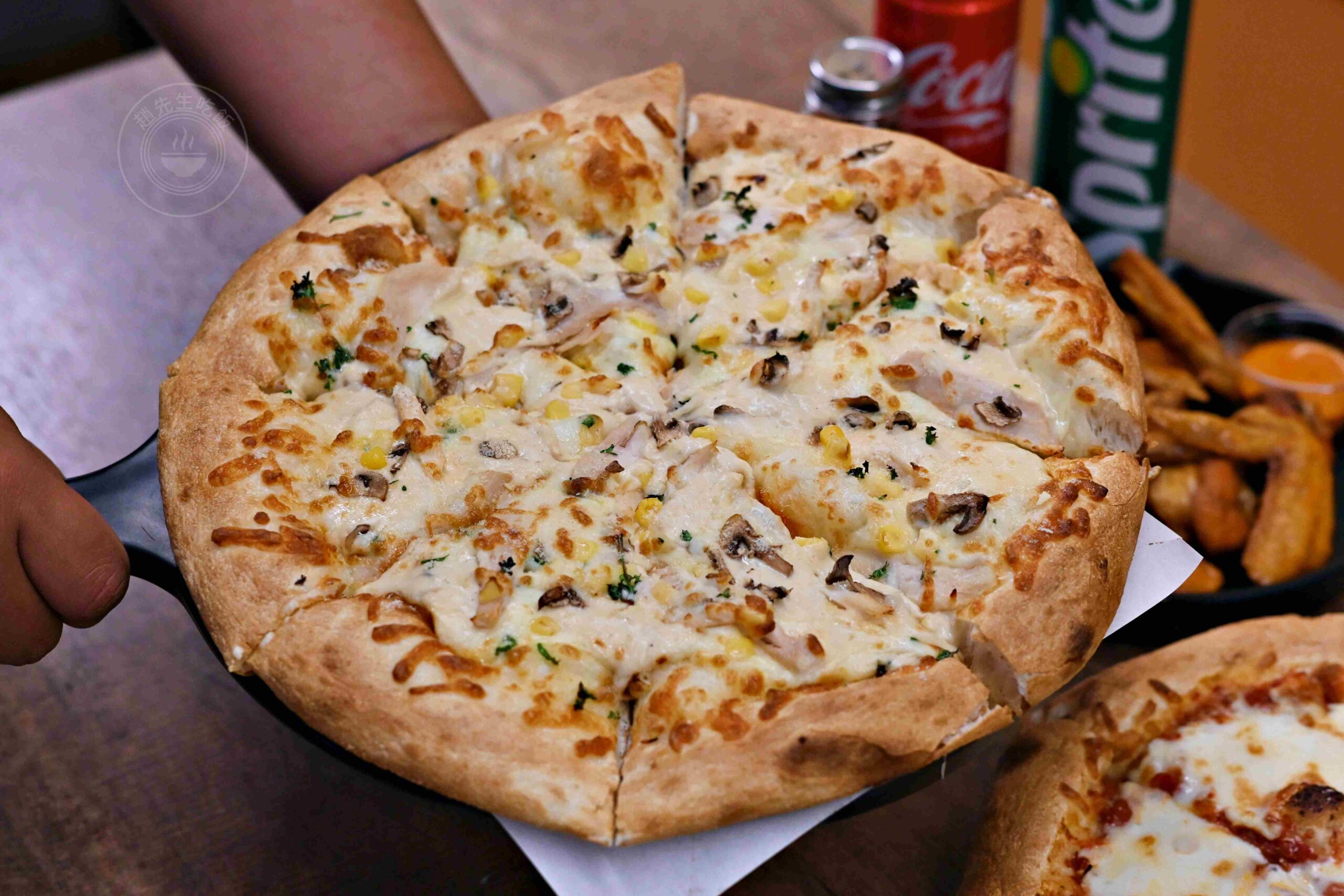 【信義區美食】三隻猴子美食廚房，紐西蘭老闆娘日賣百個的，手工現烤披薩推薦(菜單) @趙先生吃飯