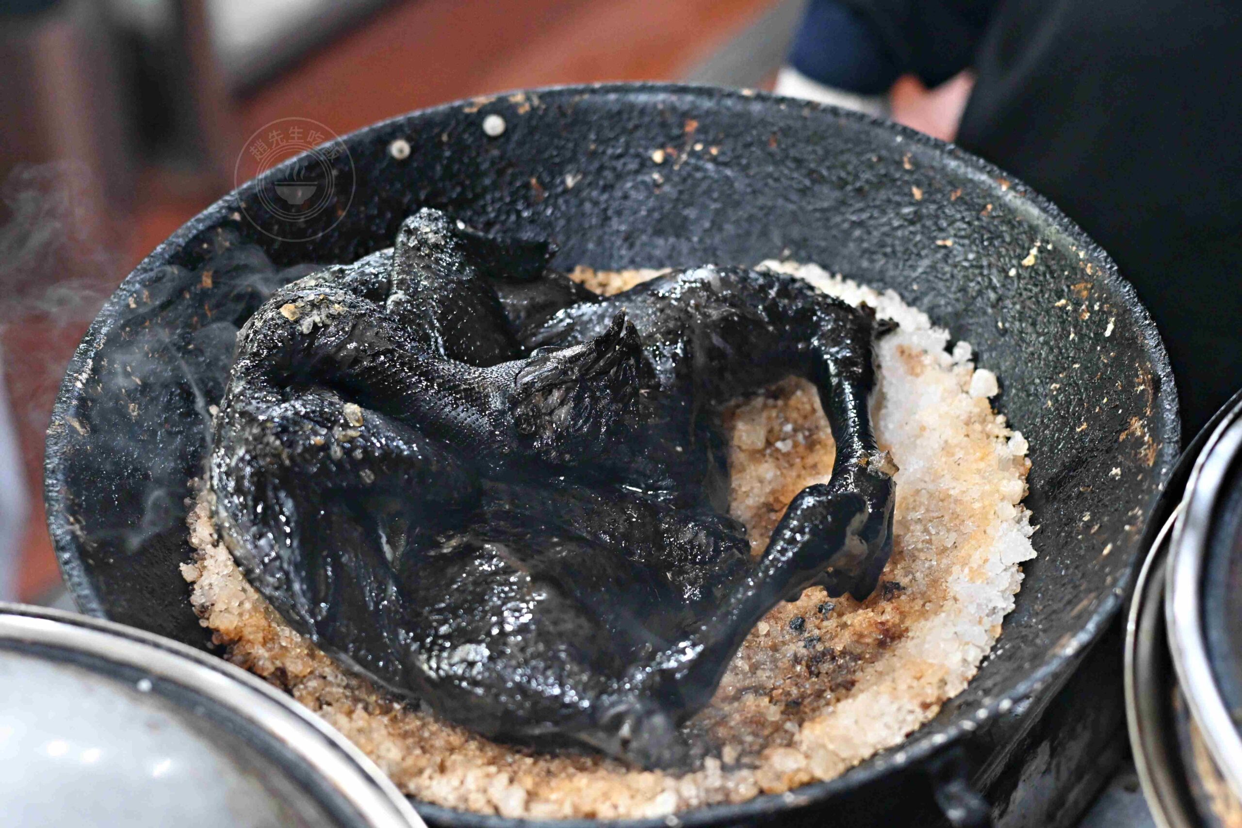 【高雄大社美食】綠野山莊花園餐廳，古董火車軌道送餐超吸睛，三十年老字號土雞城推薦(菜單) @趙先生吃飯