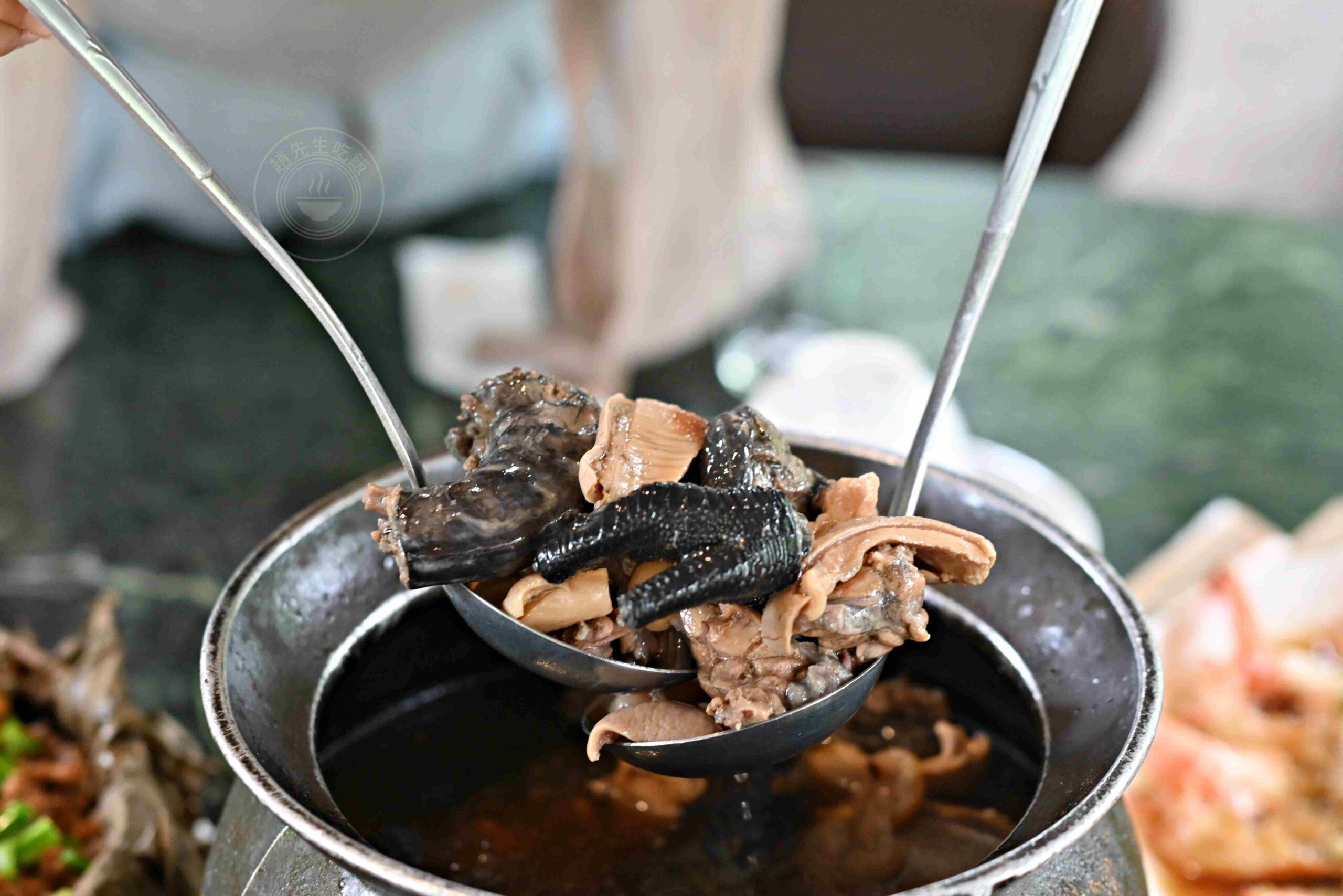 【高雄大社美食】綠野山莊花園餐廳，古董火車軌道送餐超吸睛，三十年老字號土雞城推薦(菜單) @趙先生吃飯