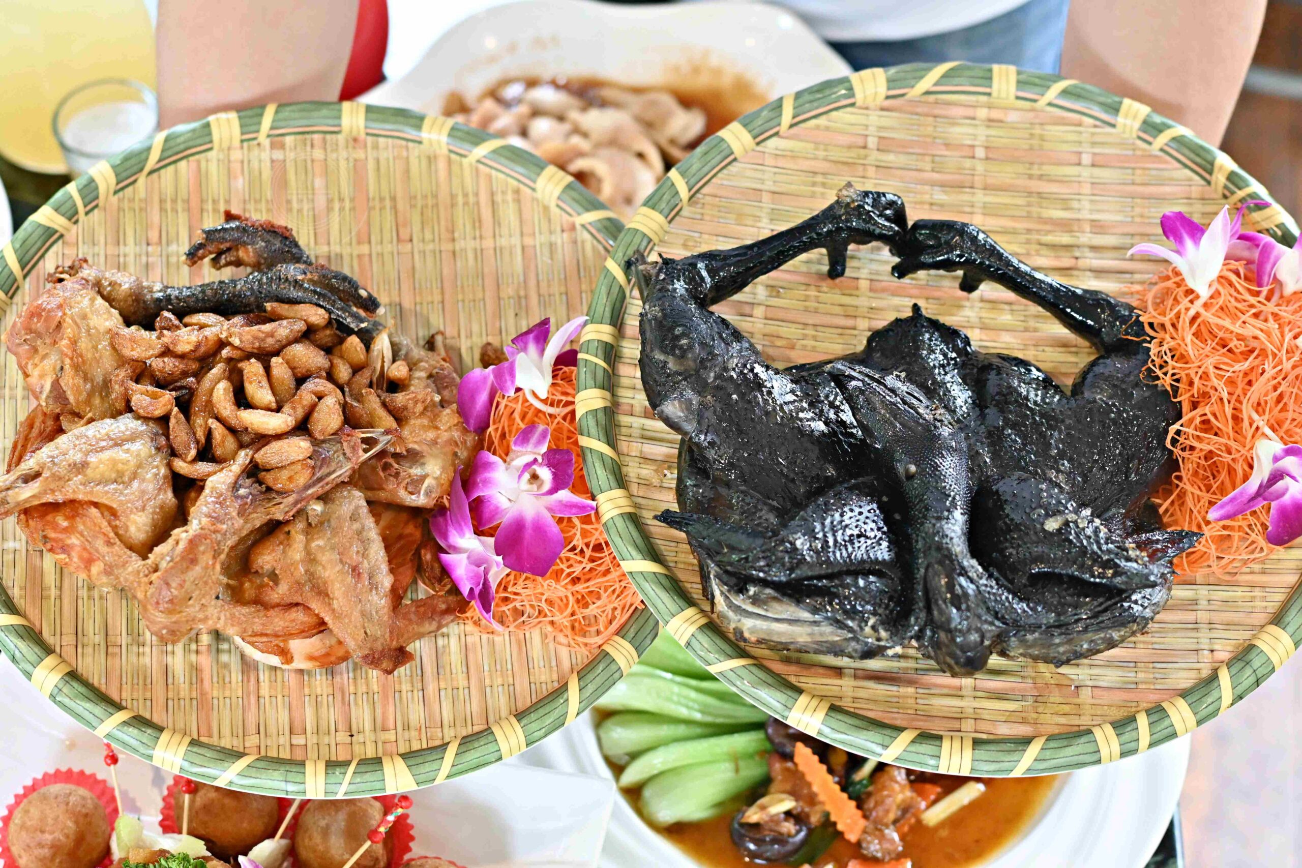 【高雄大社美食】綠野山莊花園餐廳，古董火車軌道送餐超吸睛，三十年老字號土雞城推薦(菜單) @趙先生吃飯