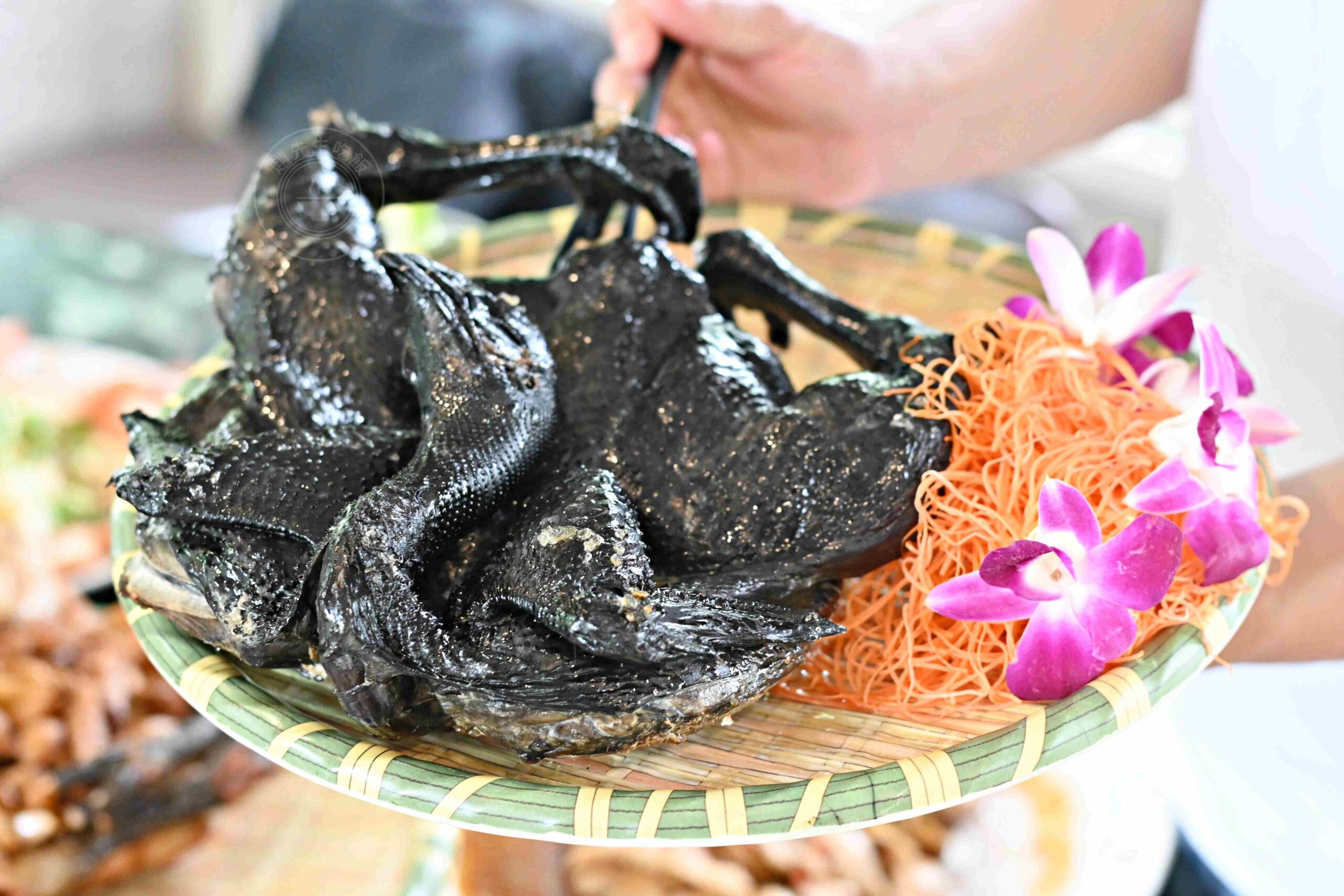 【高雄大社美食】綠野山莊花園餐廳，古董火車軌道送餐超吸睛，三十年老字號土雞城推薦(菜單) @趙先生吃飯