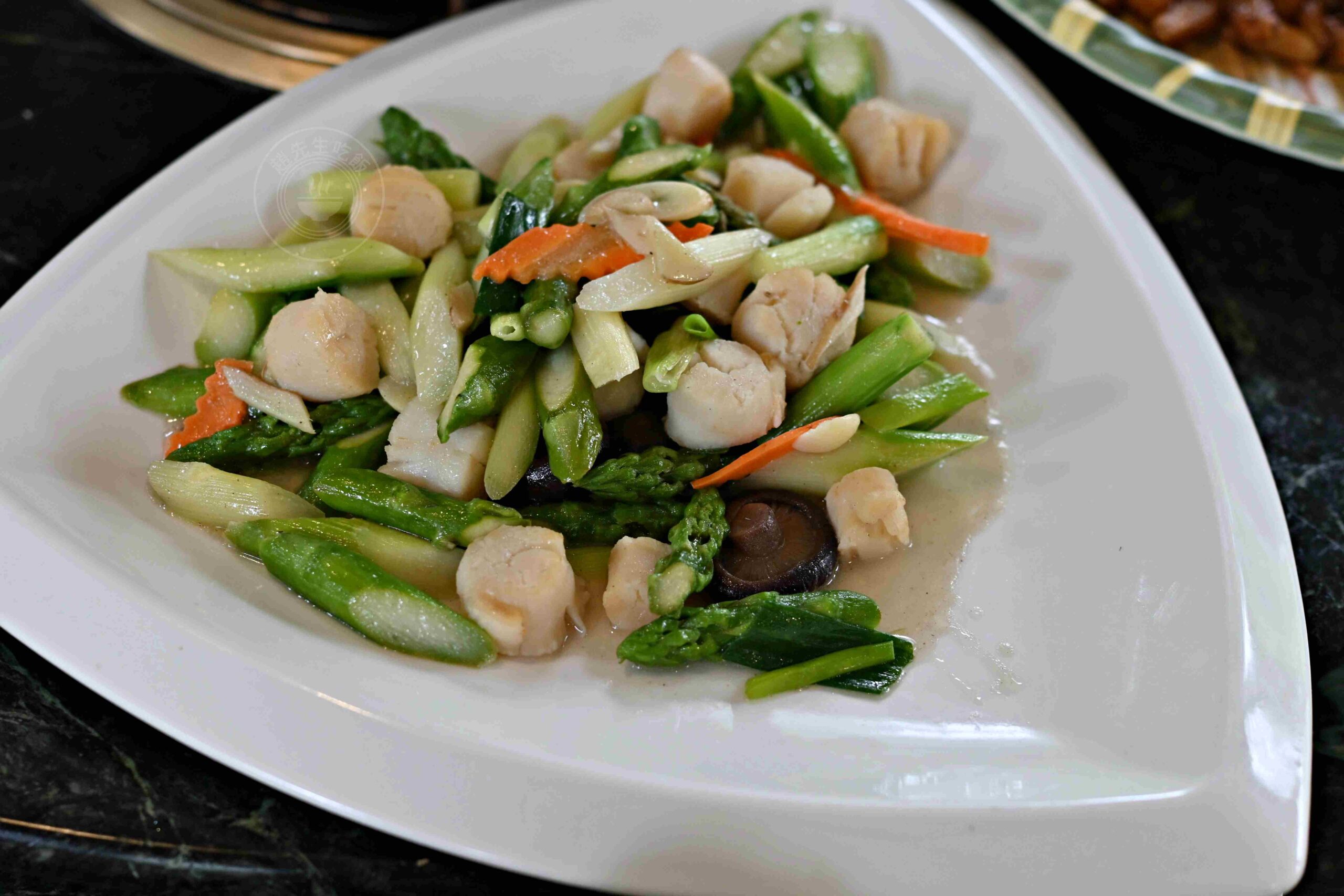 【高雄大社美食】綠野山莊花園餐廳，古董火車軌道送餐超吸睛，三十年老字號土雞城推薦(菜單) @趙先生吃飯