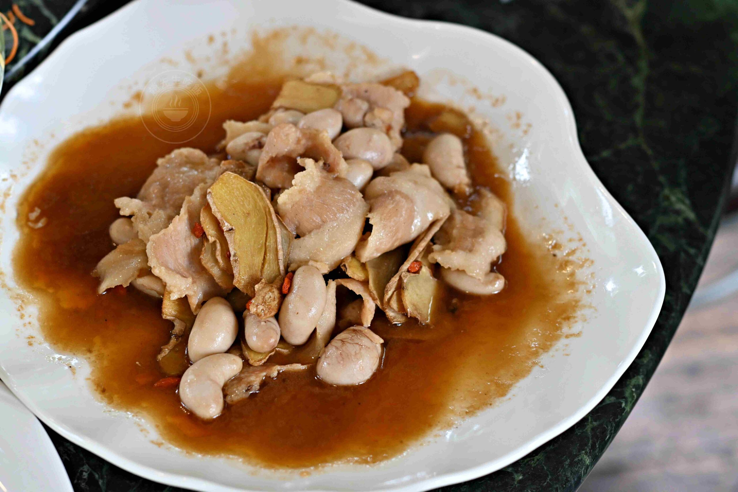 【高雄大社美食】綠野山莊花園餐廳，古董火車軌道送餐超吸睛，三十年老字號土雞城推薦(菜單) @趙先生吃飯