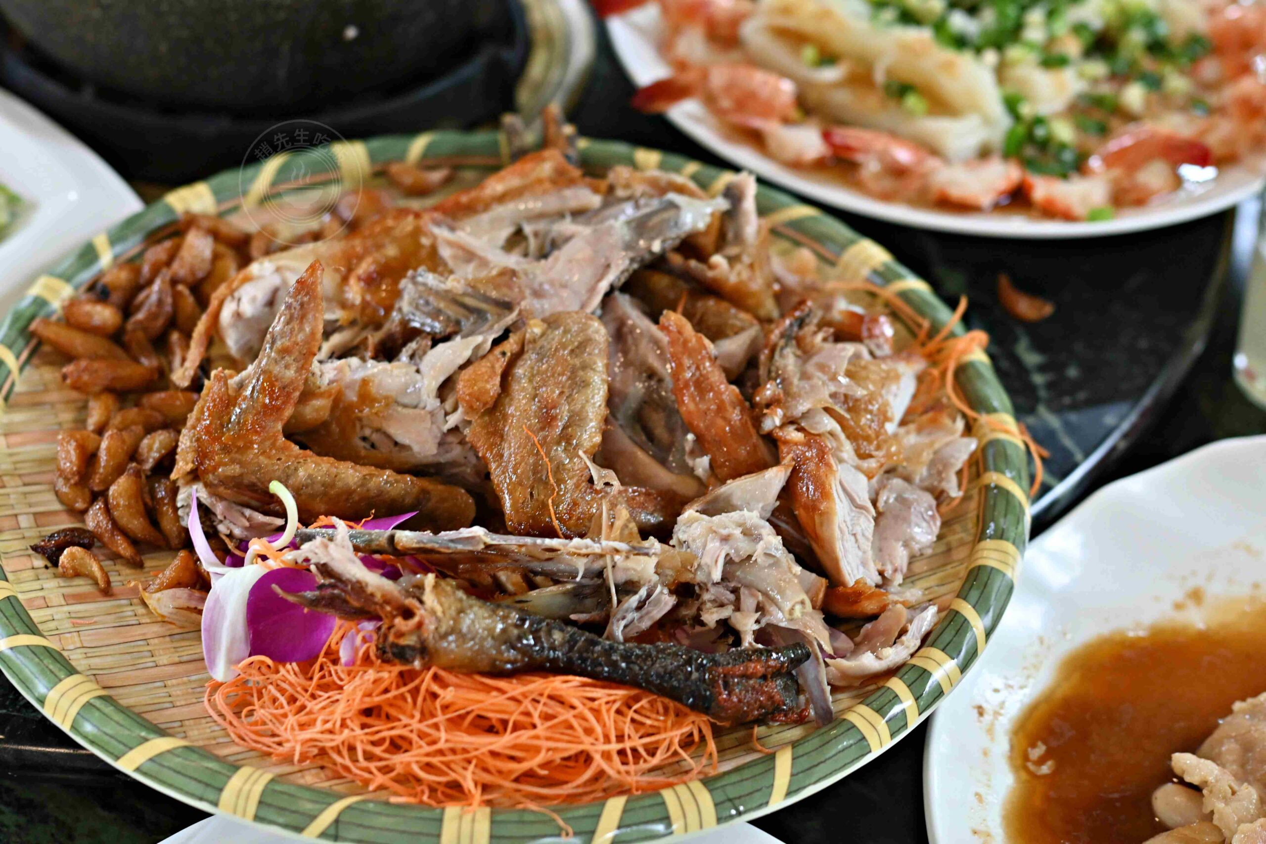 【高雄大社美食】綠野山莊花園餐廳，古董火車軌道送餐超吸睛，三十年老字號土雞城推薦(菜單) @趙先生吃飯