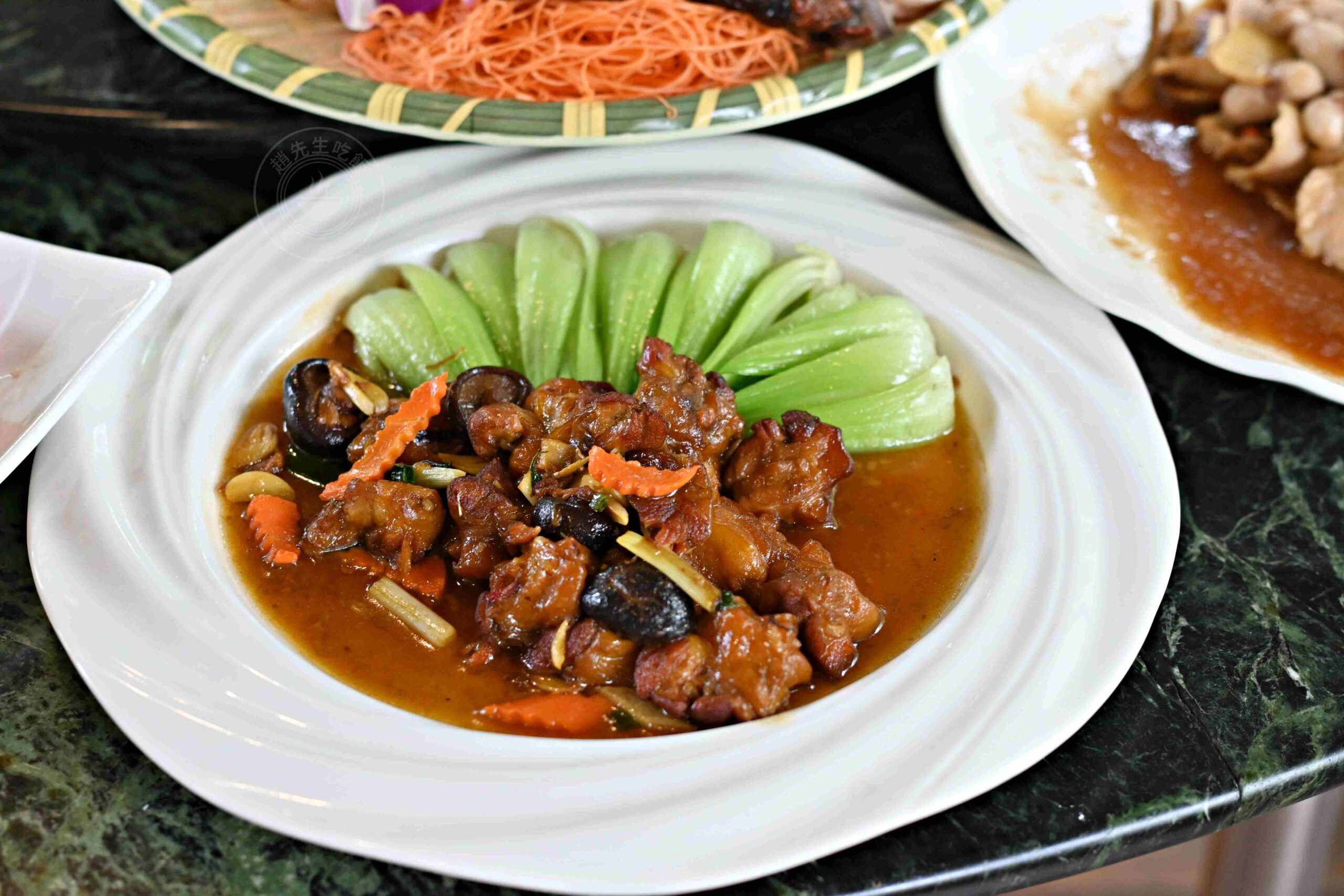 【高雄大社美食】綠野山莊花園餐廳，古董火車軌道送餐超吸睛，三十年老字號土雞城推薦(菜單) @趙先生吃飯