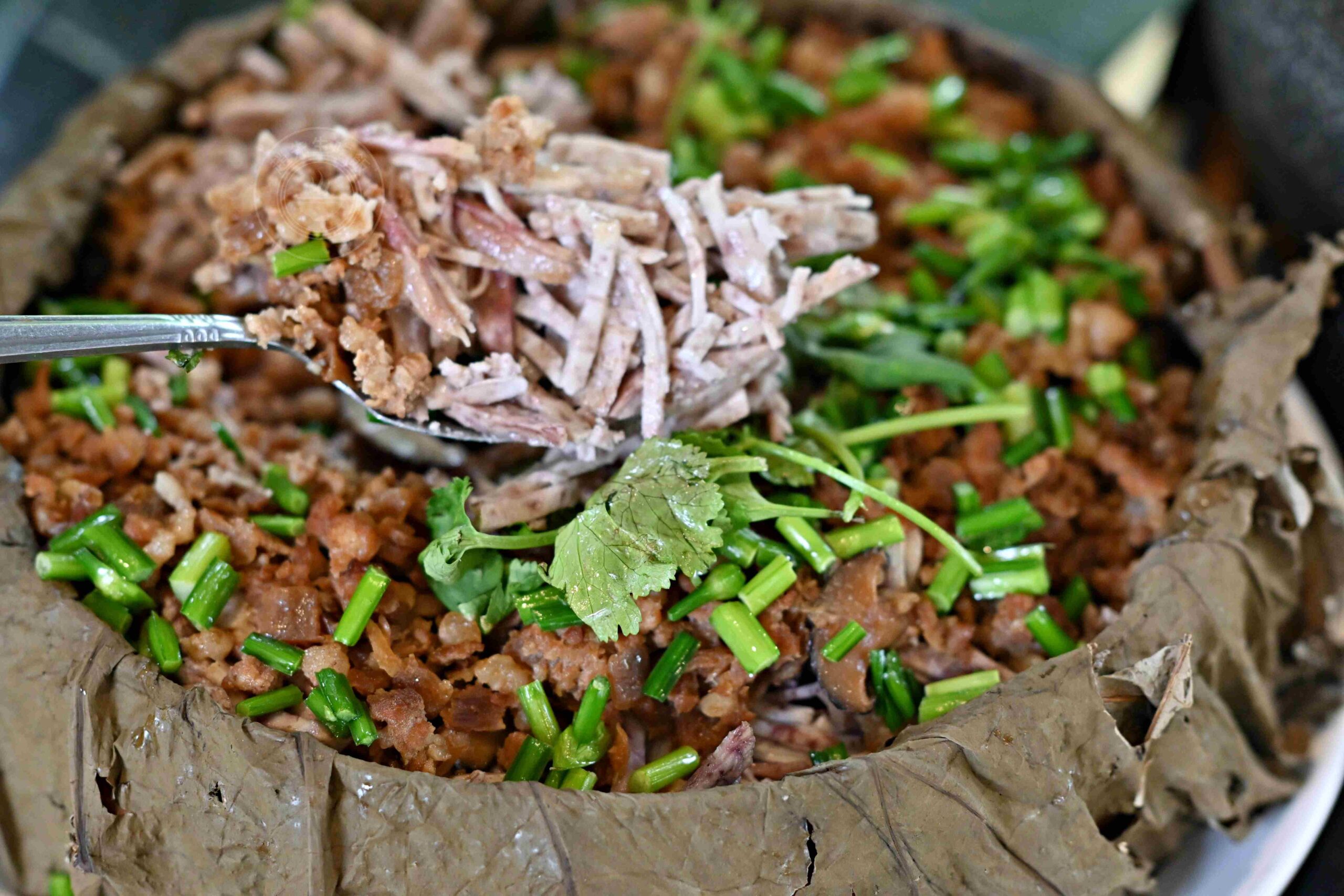【高雄大社美食】綠野山莊花園餐廳，古董火車軌道送餐超吸睛，三十年老字號土雞城推薦(菜單) @趙先生吃飯