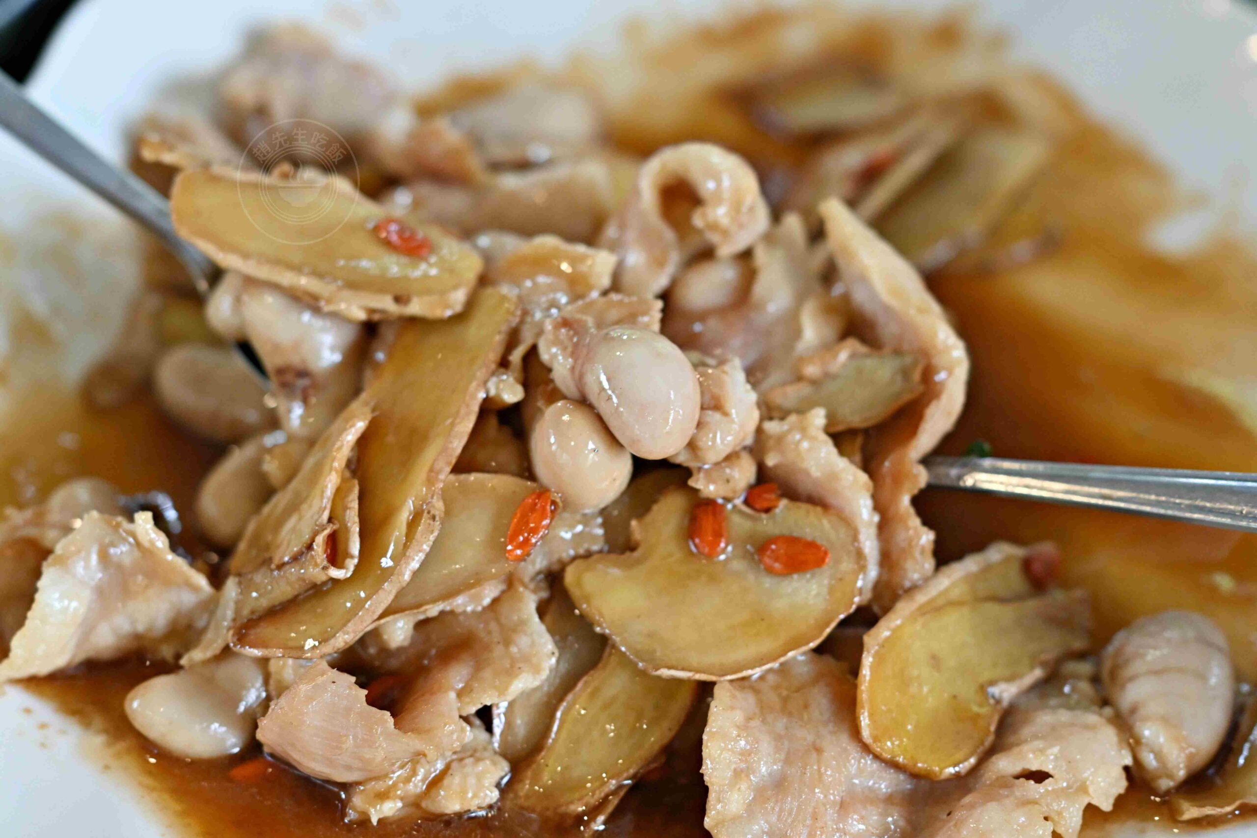 【高雄大社美食】綠野山莊花園餐廳，古董火車軌道送餐超吸睛，三十年老字號土雞城推薦(菜單) @趙先生吃飯