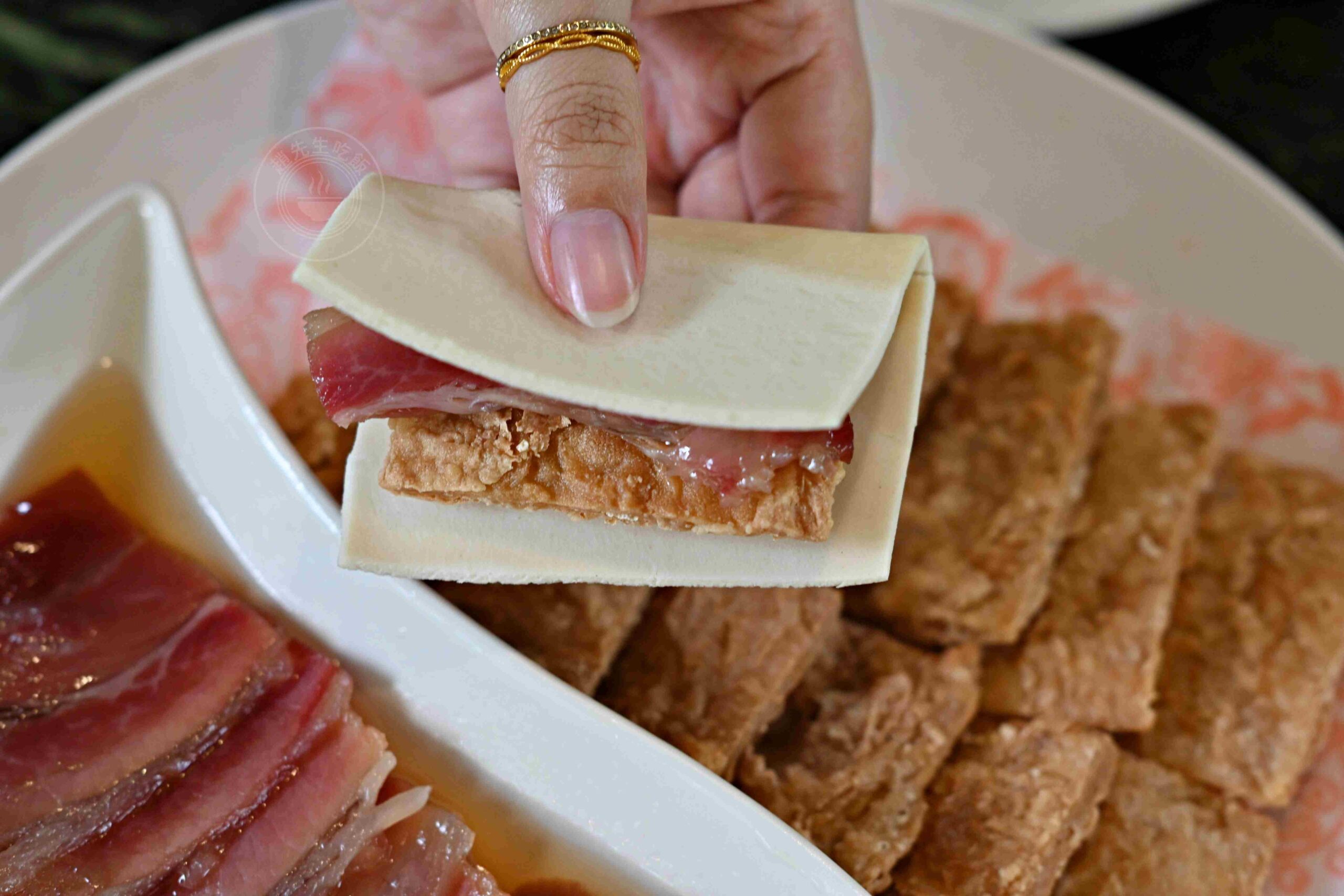 【高雄大社美食】綠野山莊花園餐廳，古董火車軌道送餐超吸睛，三十年老字號土雞城推薦(菜單) @趙先生吃飯