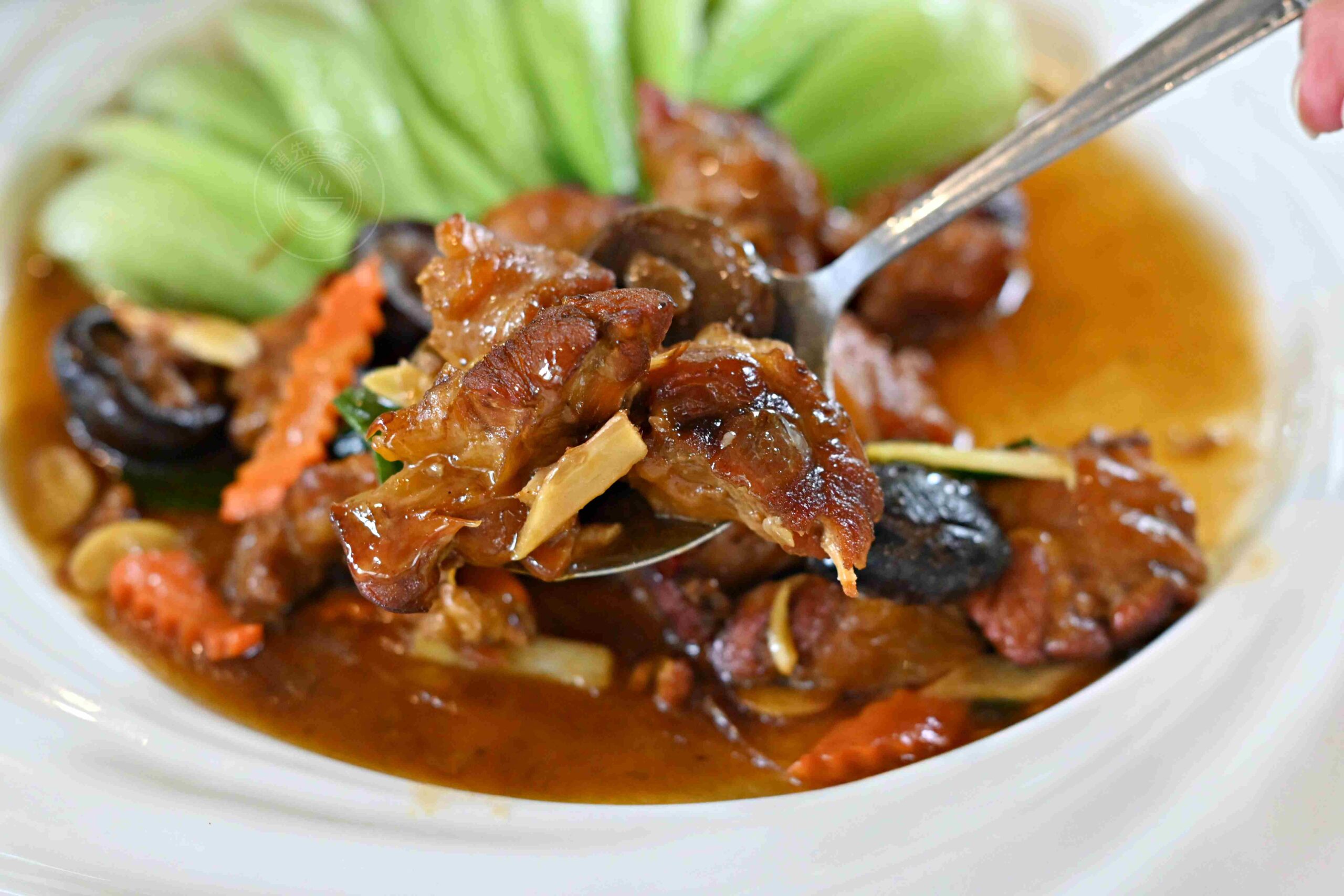 【高雄大社美食】綠野山莊花園餐廳，古董火車軌道送餐超吸睛，三十年老字號土雞城推薦(菜單) @趙先生吃飯