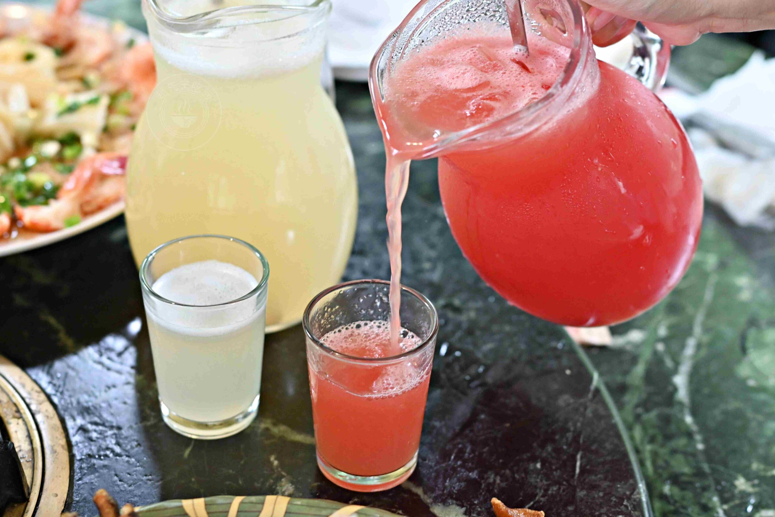 【高雄大社美食】綠野山莊花園餐廳，古董火車軌道送餐超吸睛，三十年老字號土雞城推薦(菜單) @趙先生吃飯