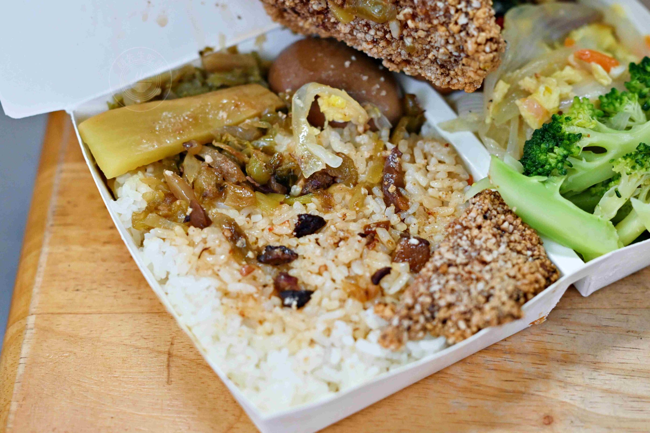 【鹽埕區美食】阿英排骨飯，米其林必比登推薦古早味60年老店，排骨飯味噌湯必點推薦(菜單) @趙先生吃飯