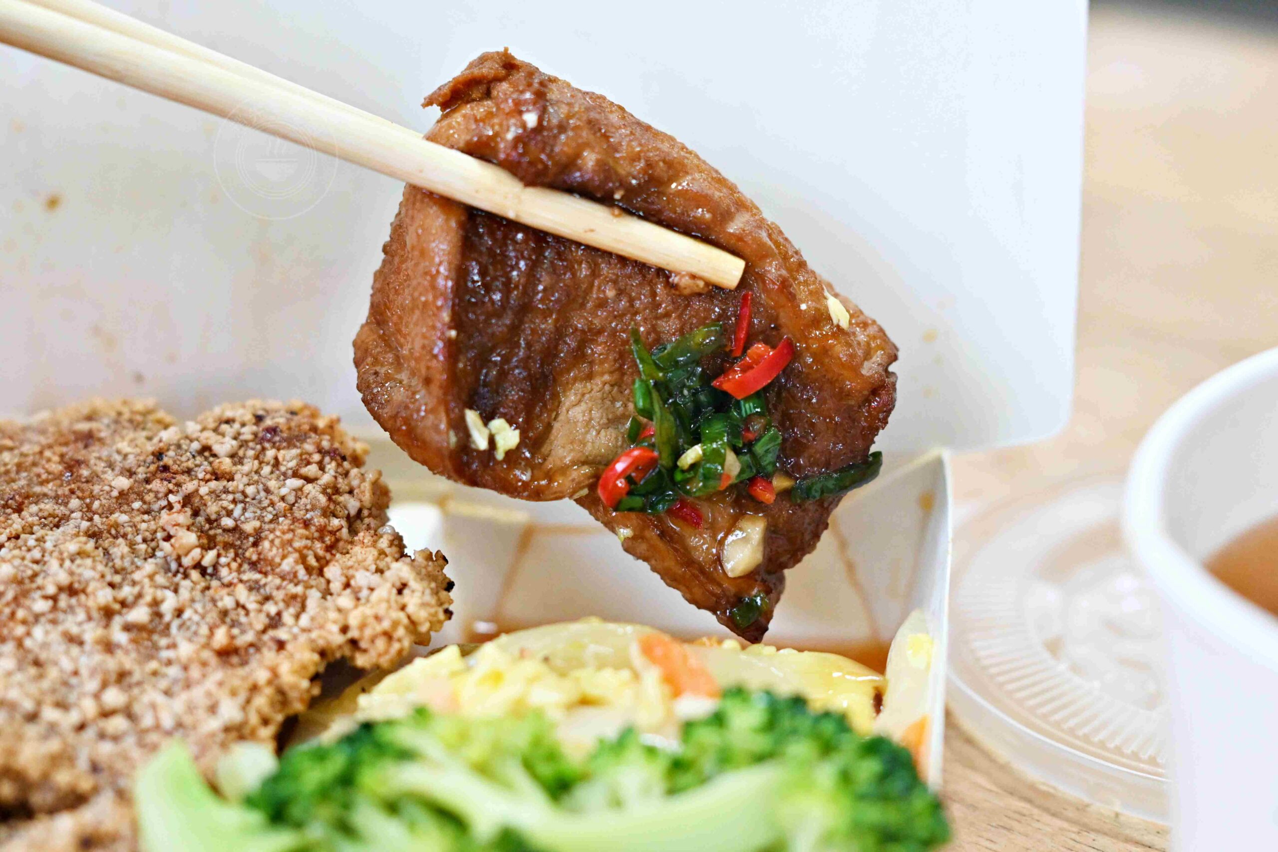 【鹽埕區美食】阿英排骨飯，米其林必比登推薦古早味60年老店，排骨飯味噌湯必點推薦(菜單) @趙先生吃飯