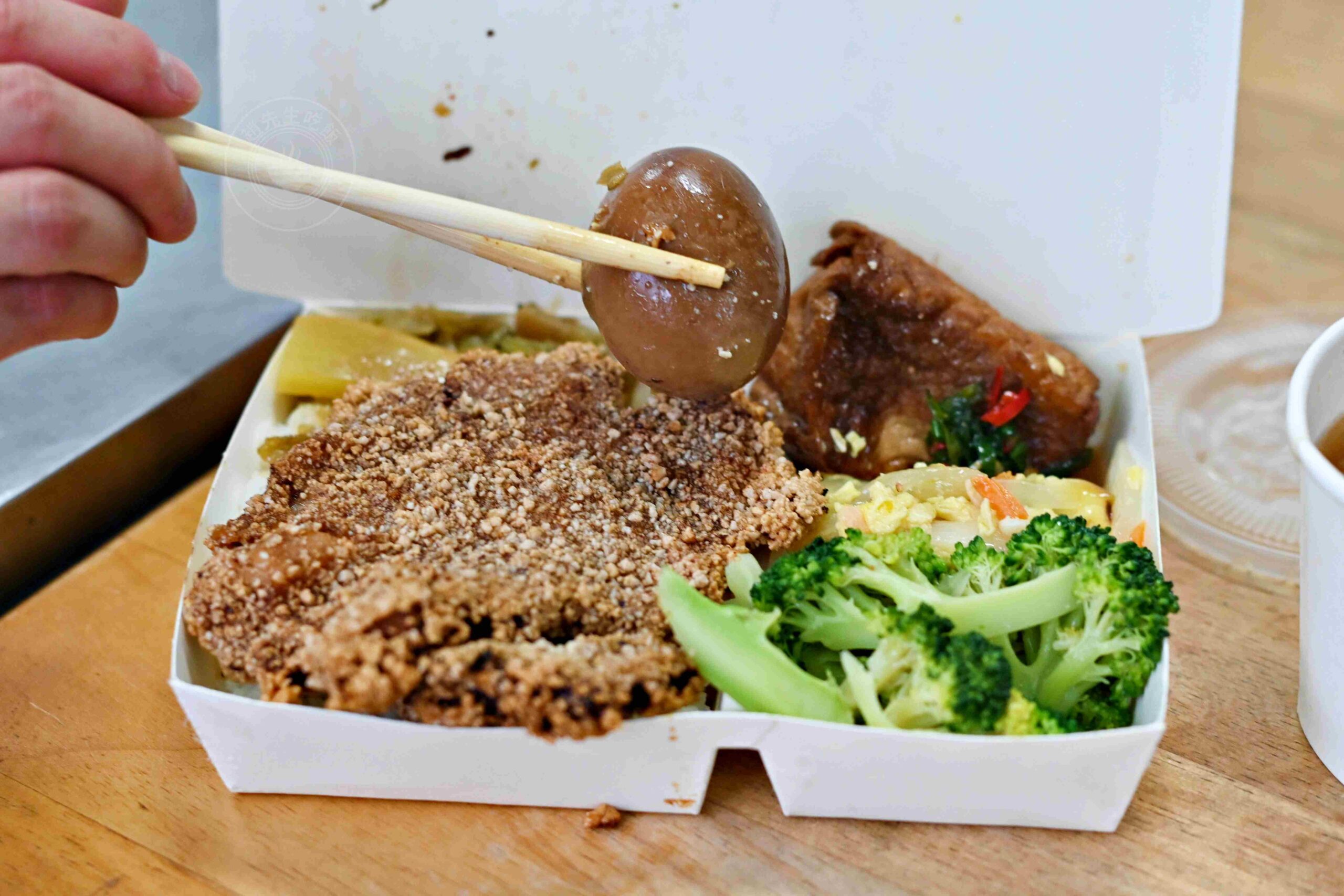 【鹽埕區美食】阿英排骨飯，米其林必比登推薦古早味60年老店，排骨飯味噌湯必點推薦(菜單) @趙先生吃飯