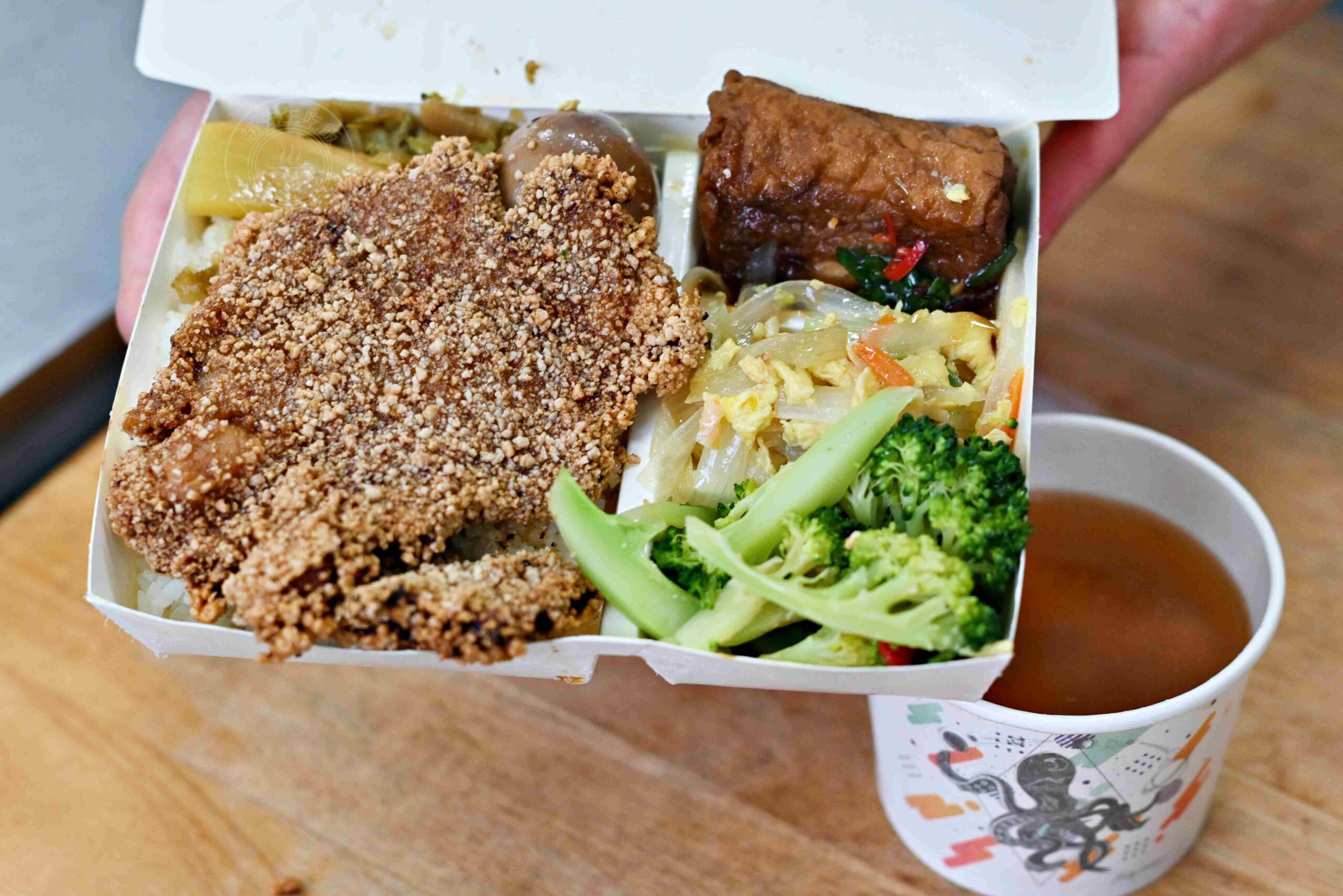 【鹽埕區美食】阿英排骨飯，米其林必比登推薦古早味60年老店，排骨飯味噌湯必點推薦(菜單) @趙先生吃飯