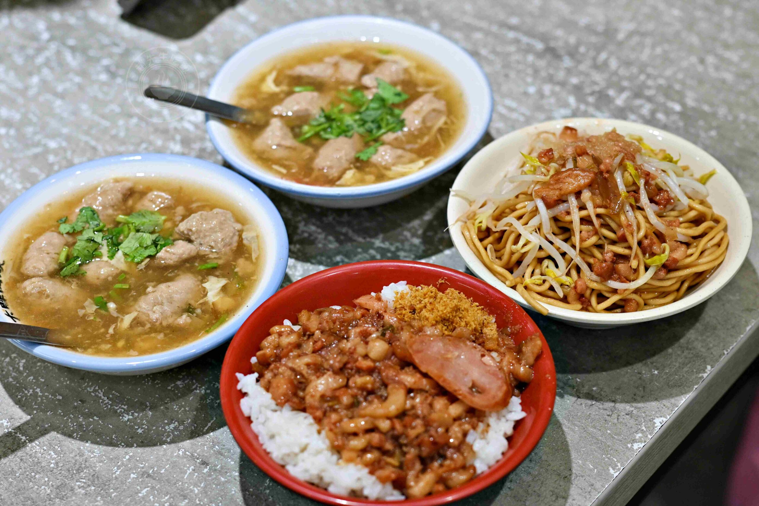 【中和美食】大胖肉羹莒光店，肉羹湯喝到飽40多年小吃，炒麵和滷肉飯也厲害推薦(菜單) @趙先生吃飯