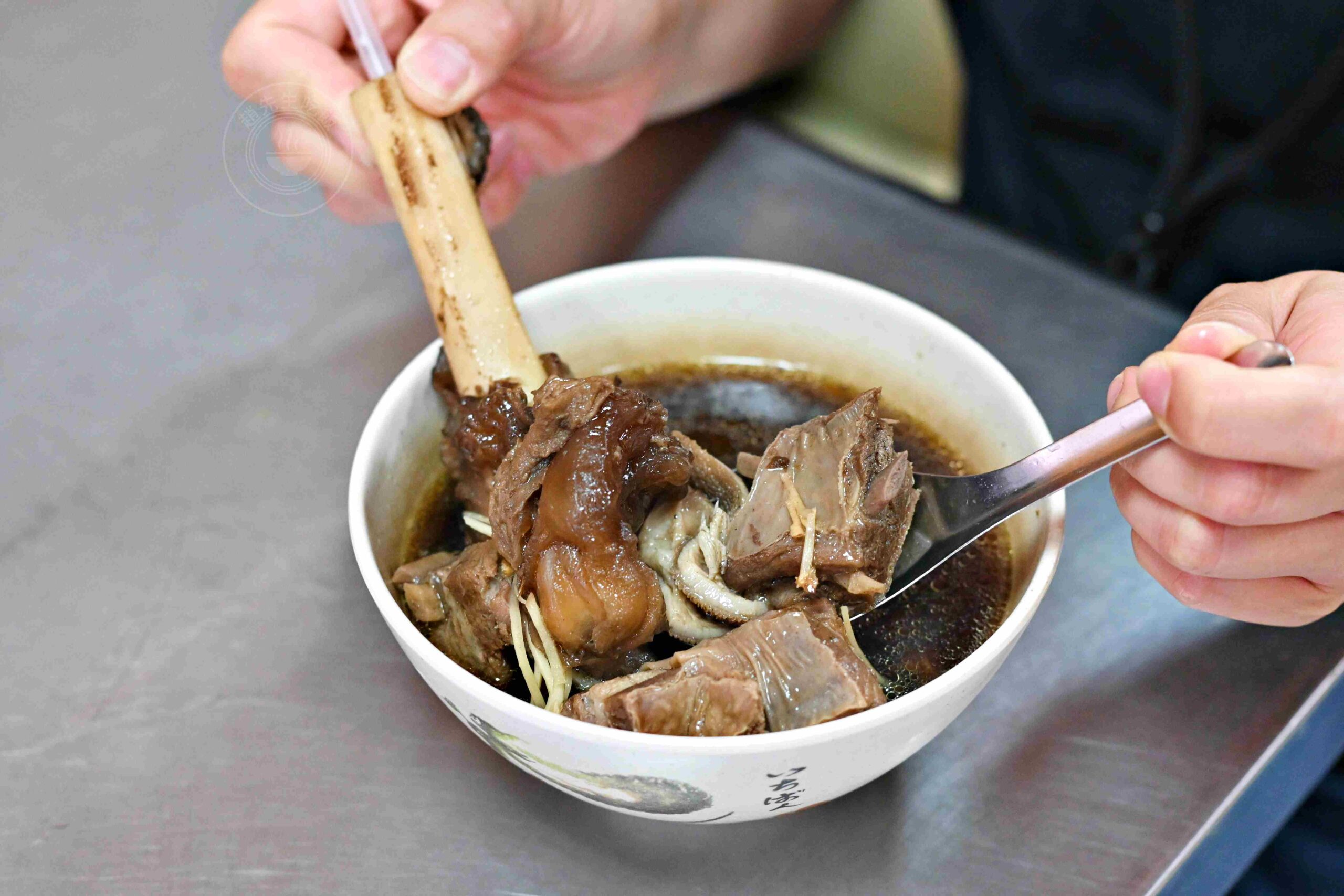 【林口美食】二省道晟鴻羊肉，湯頭甘甜無腥味可免費續湯推薦羊肉麵線、羊骨湯(菜單) @趙先生吃飯