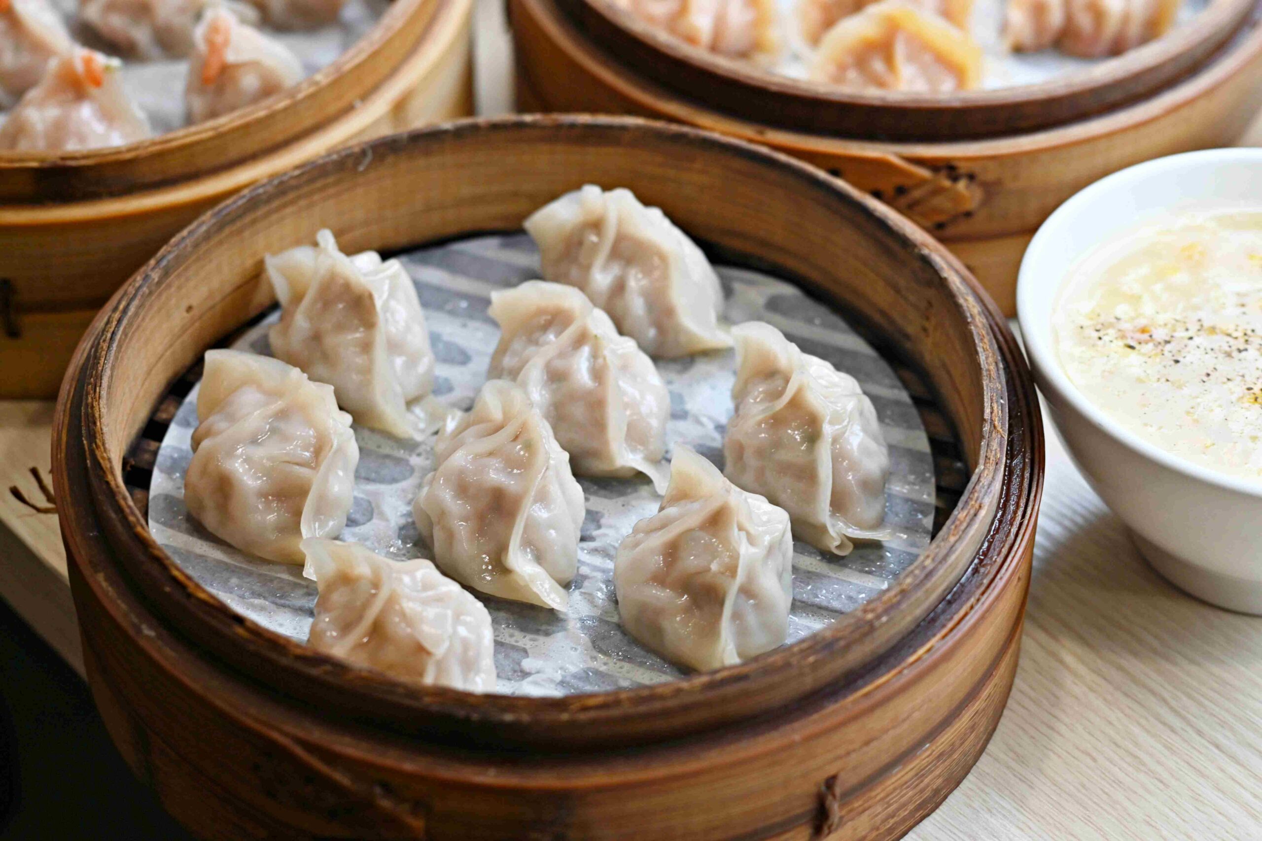 【松山美食】亓家蒸餃，我心目中台北前三名的噴汁蒸餃老店推薦(菜單) @趙先生吃飯