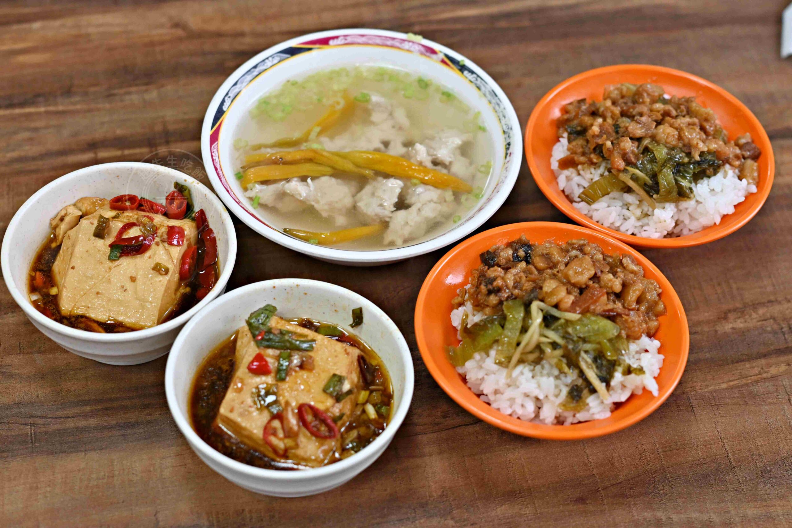 【三重美食】唯豐魯肉飯，三重五大滷肉飯之一，價錢便宜卻超好吃推薦(菜單) @趙先生吃飯