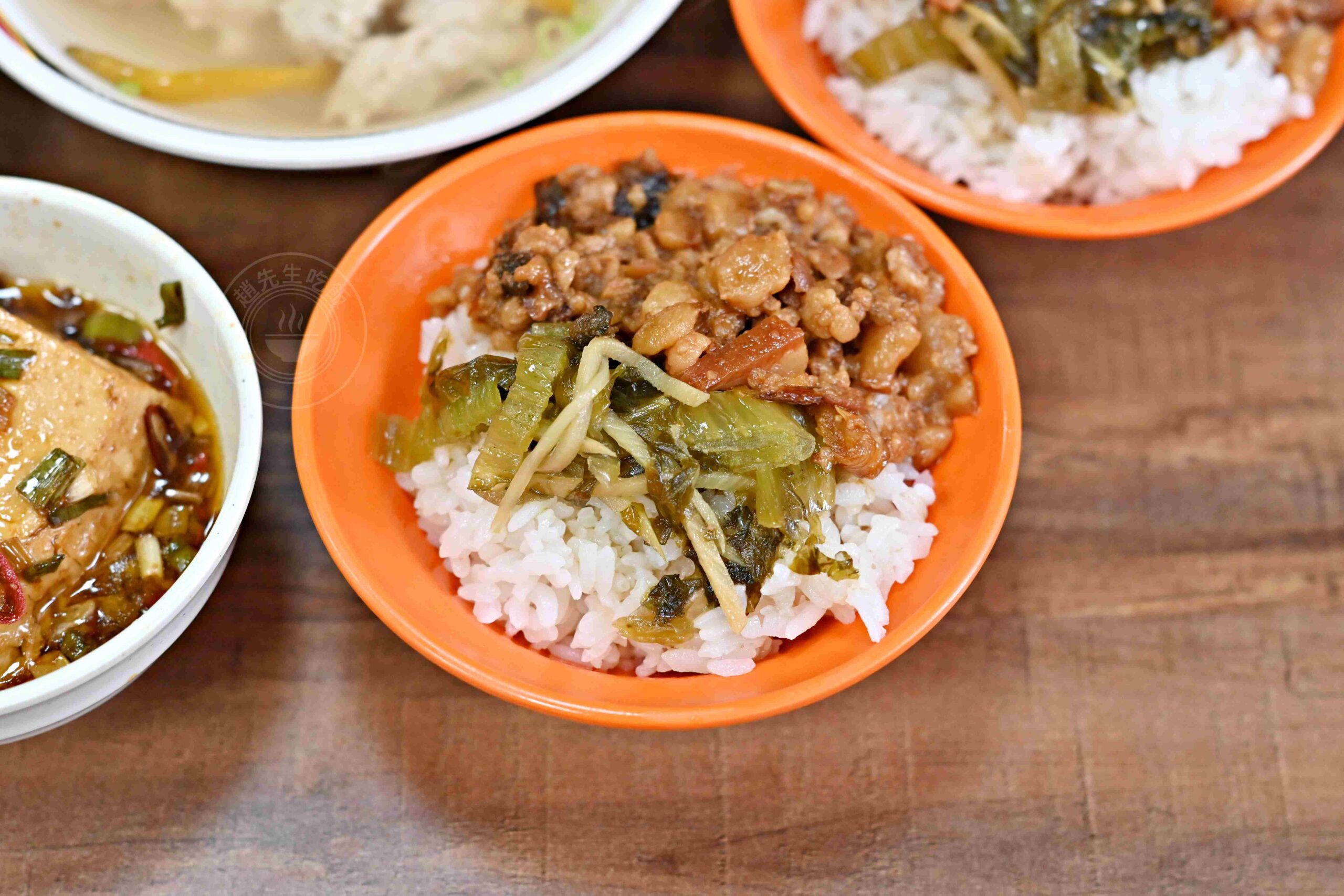 【三重美食】唯豐魯肉飯，三重五大滷肉飯之一，價錢便宜卻超好吃推薦(菜單) @趙先生吃飯