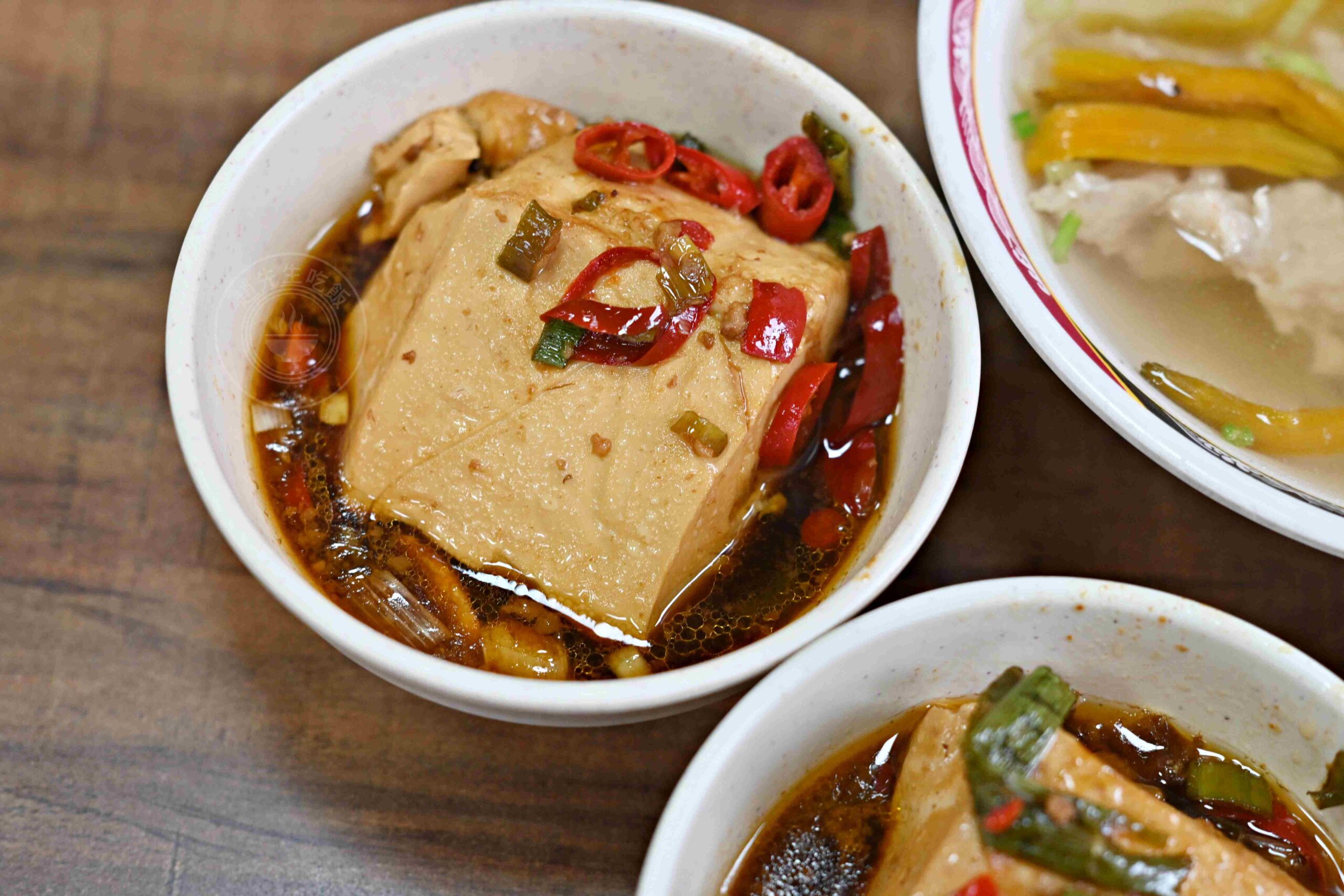 【三重美食】唯豐魯肉飯，三重五大滷肉飯之一，價錢便宜卻超好吃推薦(菜單) @趙先生吃飯