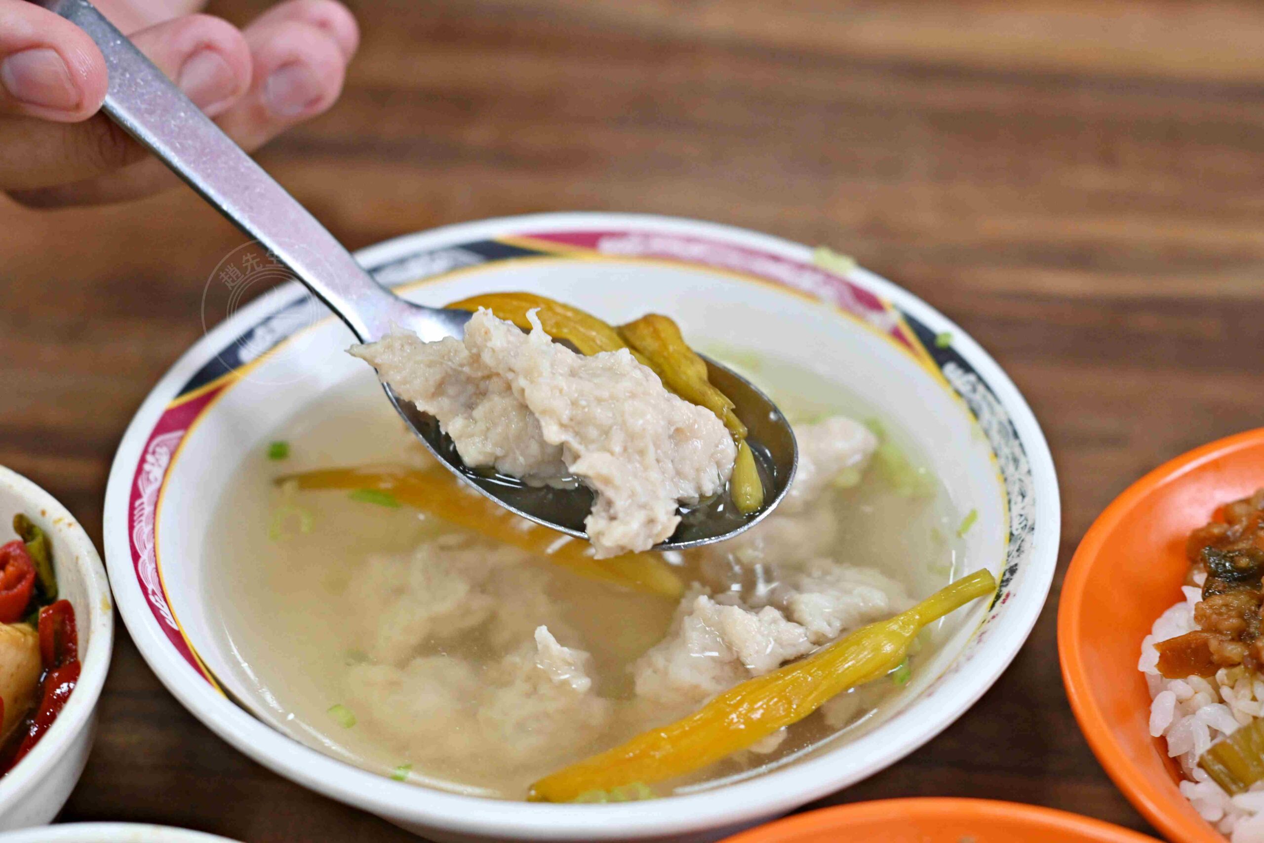【三重美食】唯豐魯肉飯，三重五大滷肉飯之一，價錢便宜卻超好吃推薦(菜單) @趙先生吃飯