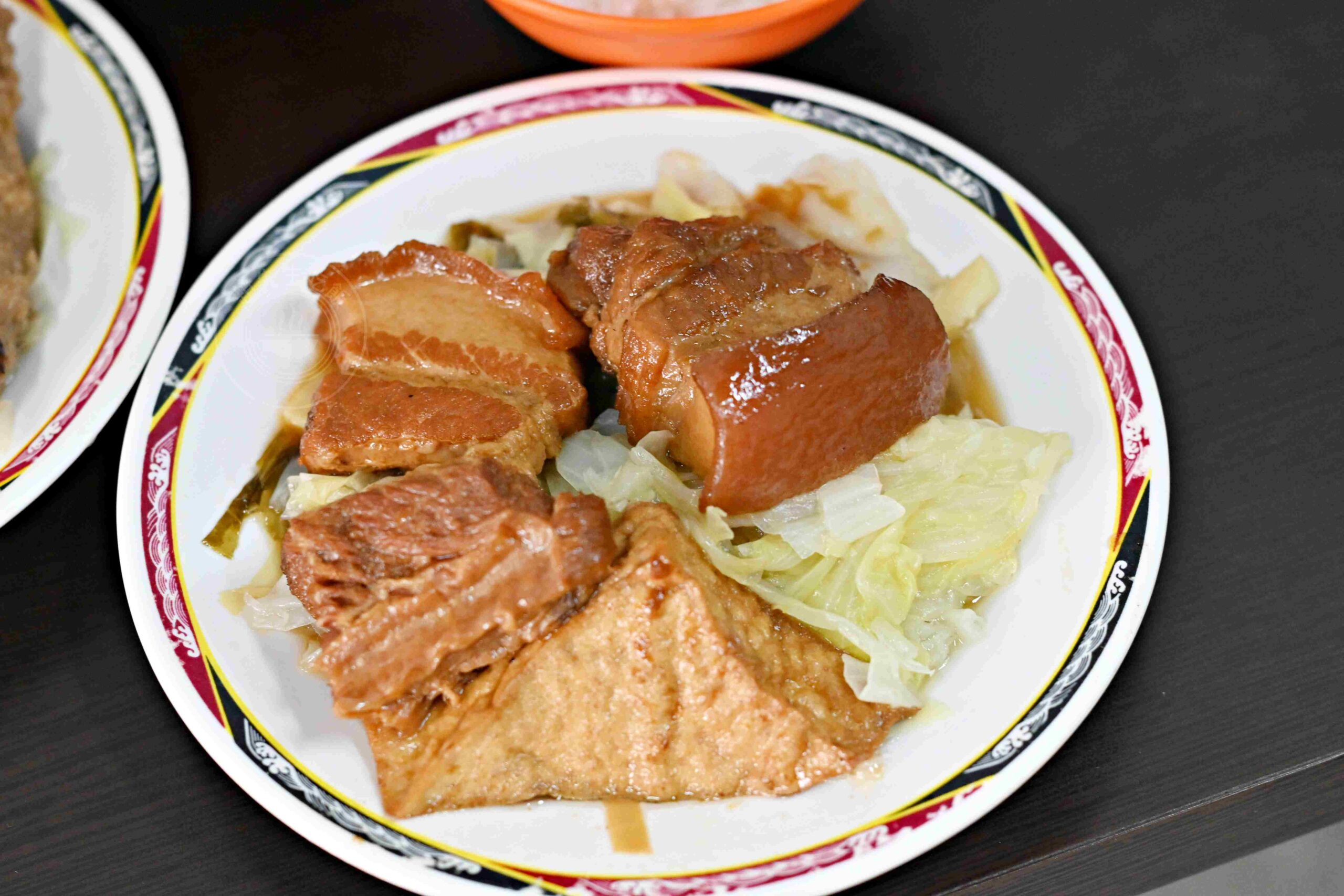 【板橋美食】正少年控肉飯，捷運府中站福德市場50年老字號軟嫩控肉與大片滷排骨推薦(菜單) @趙先生吃飯