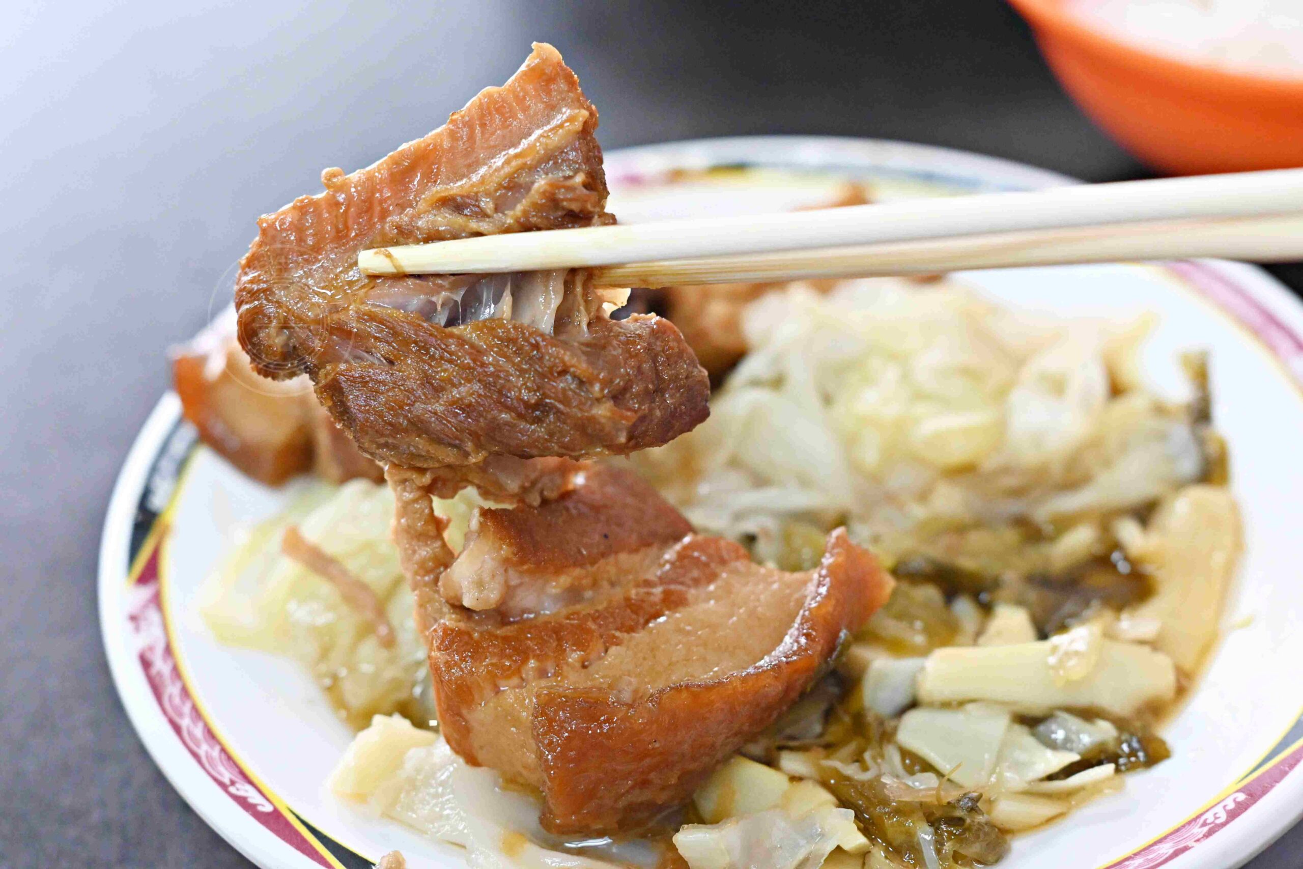 【板橋美食】正少年控肉飯，捷運府中站福德市場50年老字號軟嫩控肉與大片滷排骨推薦(菜單) @趙先生吃飯