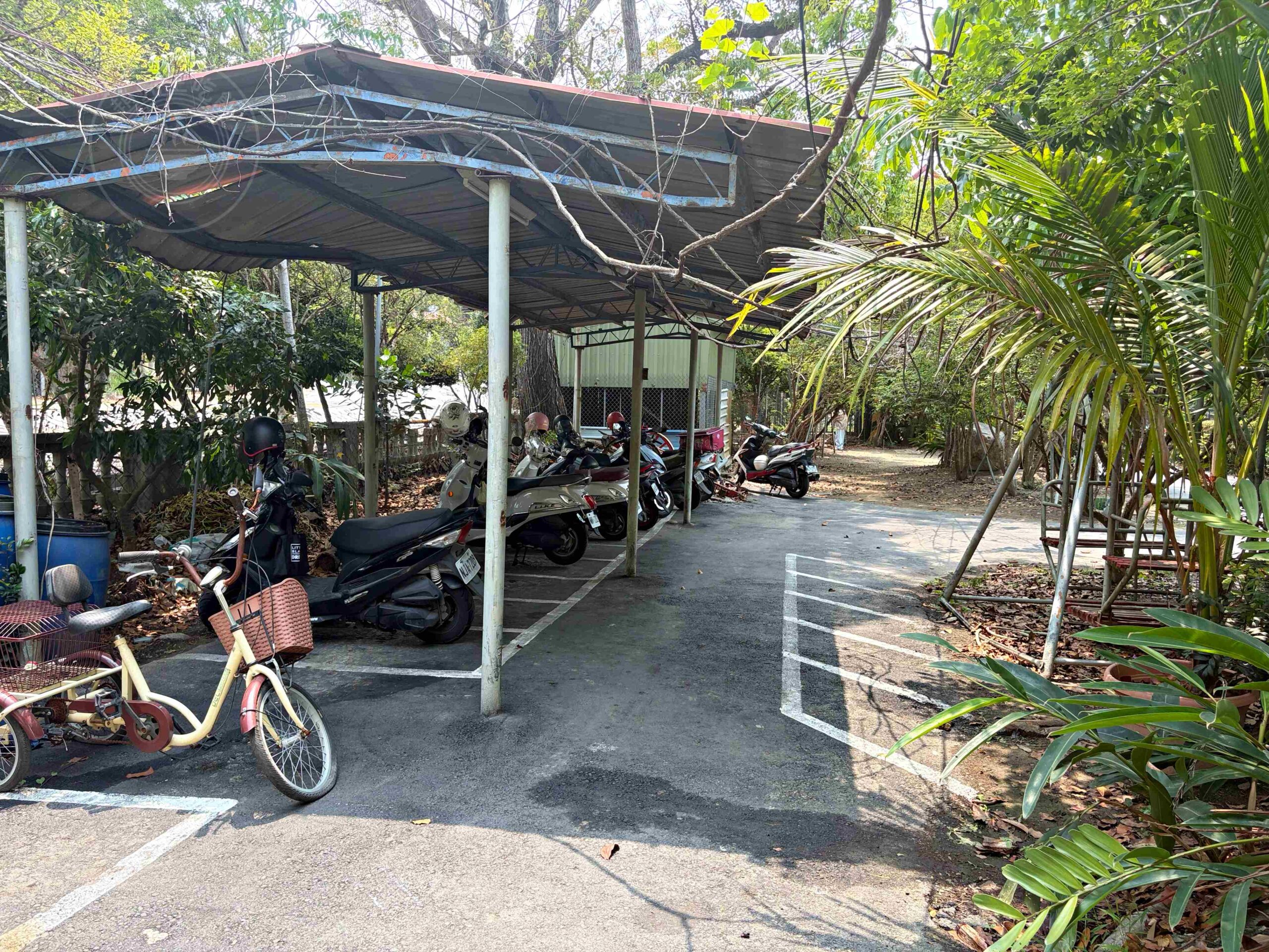 【高雄大社美食】綠野山莊花園餐廳，古董火車軌道送餐超吸睛，三十年老字號土雞城推薦(菜單) @趙先生吃飯