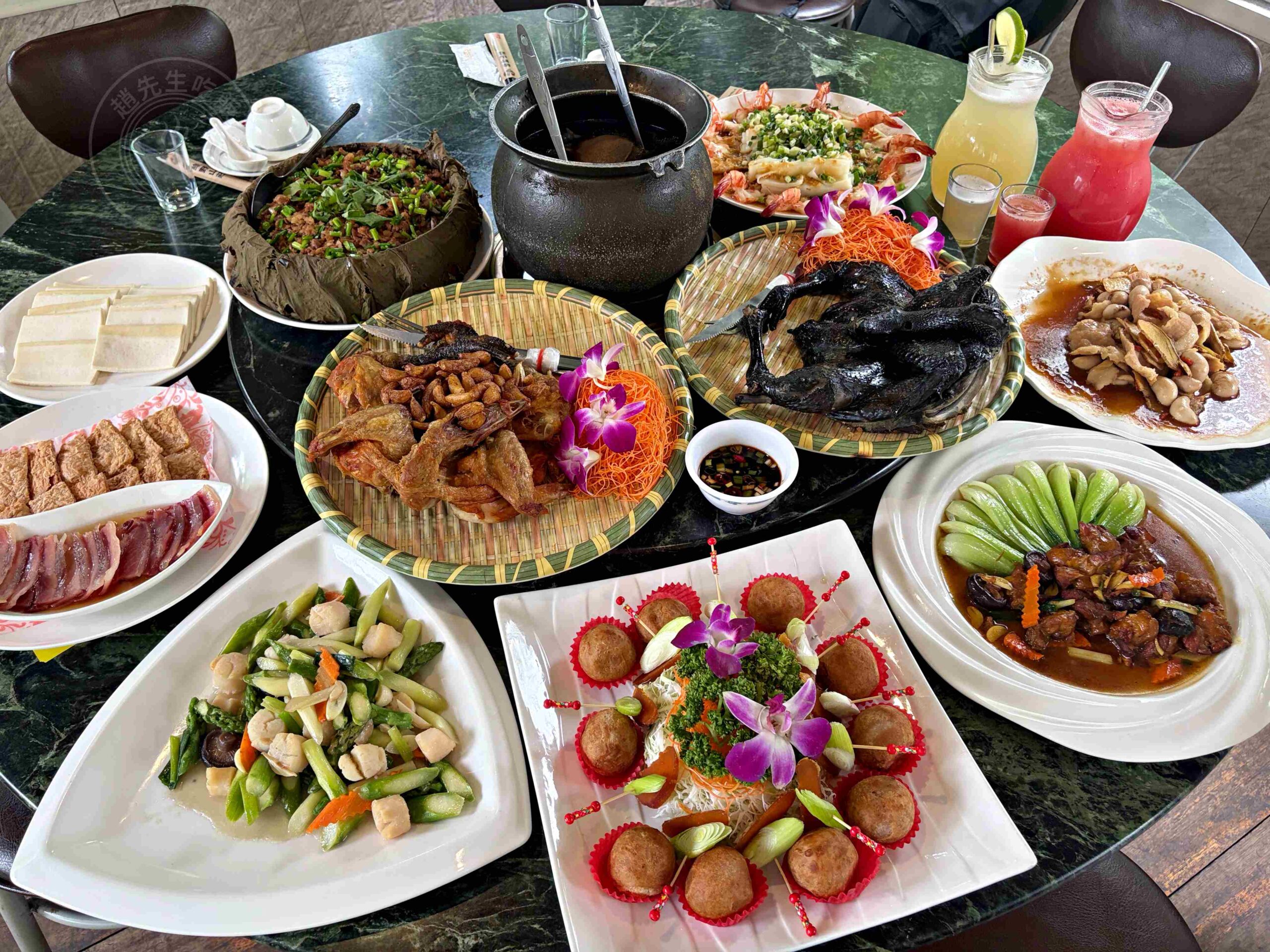 【高雄大社美食】綠野山莊花園餐廳，古董火車軌道送餐超吸睛，三十年老字號土雞城推薦(菜單) @趙先生吃飯