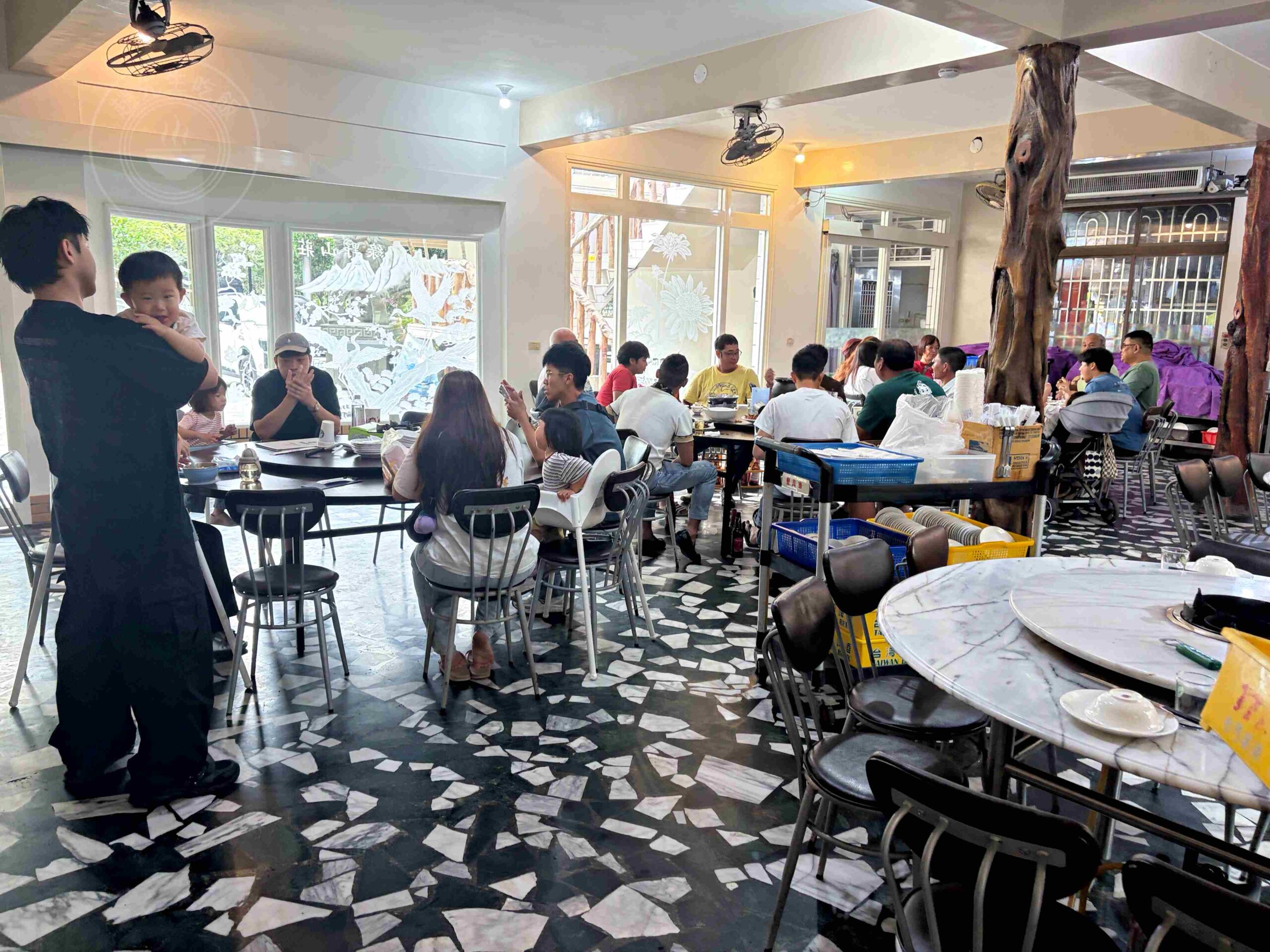 【高雄大社美食】綠野山莊花園餐廳，古董火車軌道送餐超吸睛，三十年老字號土雞城推薦(菜單) @趙先生吃飯