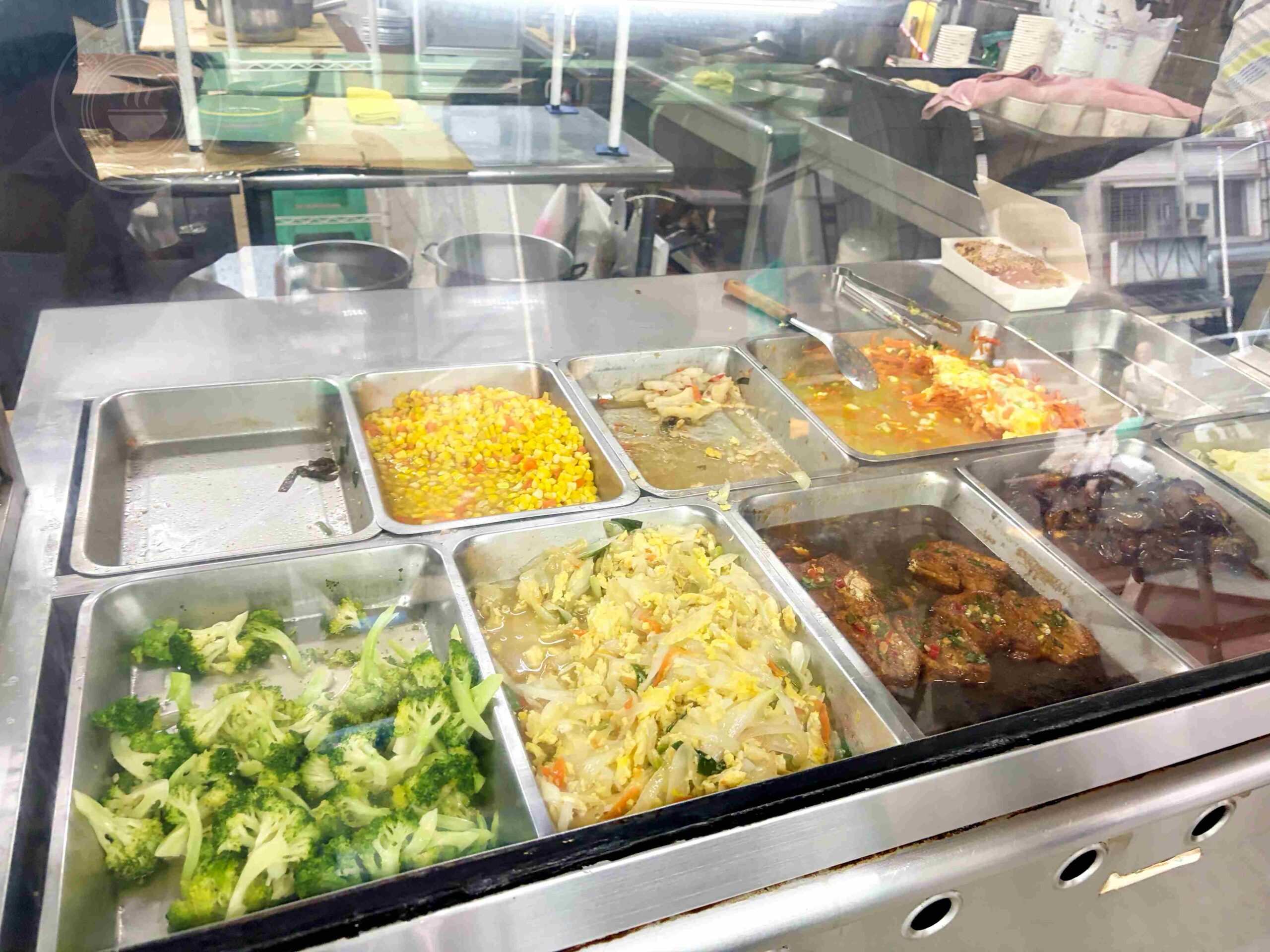 【鹽埕區美食】阿英排骨飯，米其林必比登推薦古早味60年老店，排骨飯味噌湯必點推薦(菜單) @趙先生吃飯