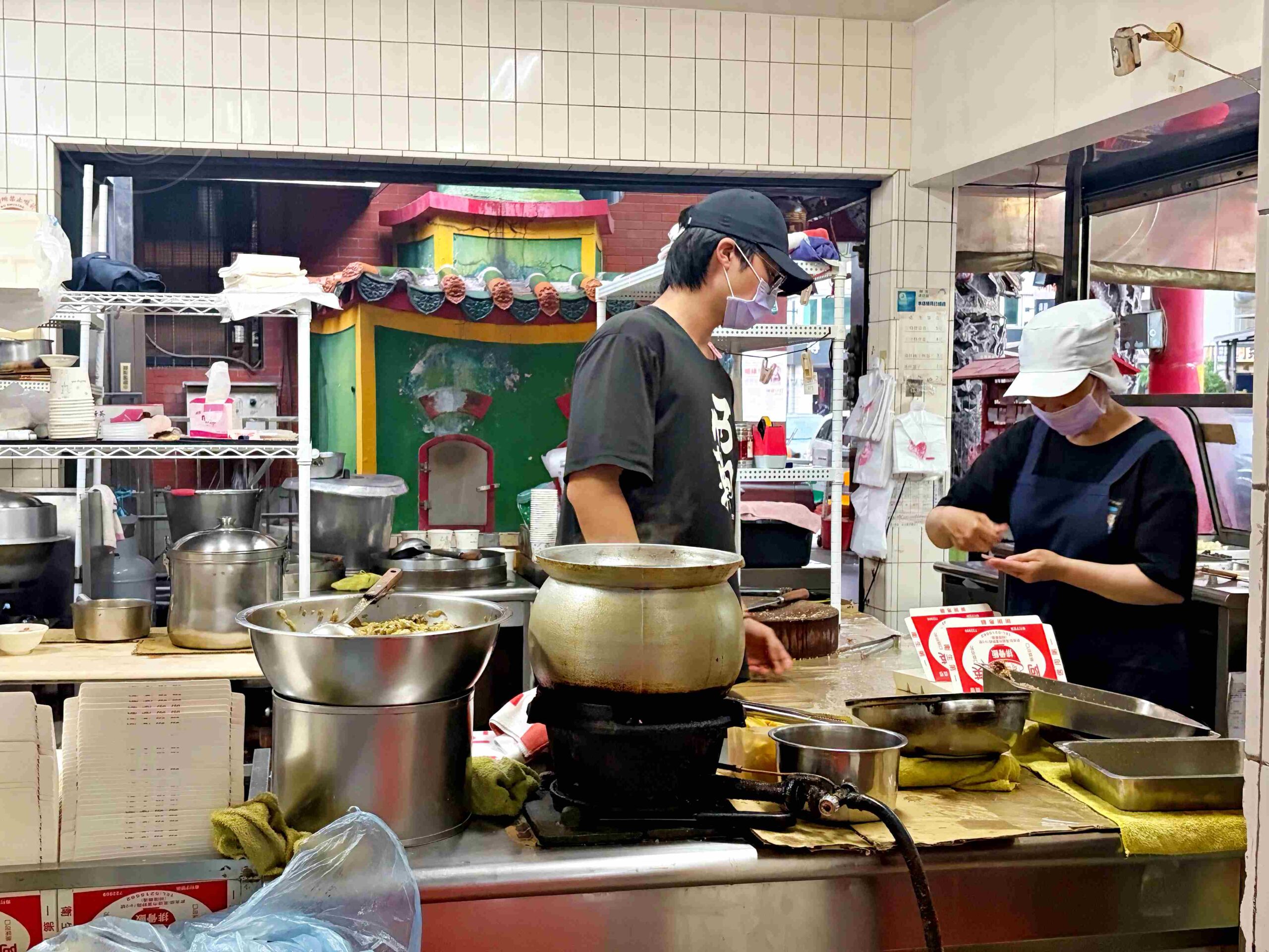 【鹽埕區美食】阿英排骨飯，米其林必比登推薦古早味60年老店，排骨飯味噌湯必點推薦(菜單) @趙先生吃飯