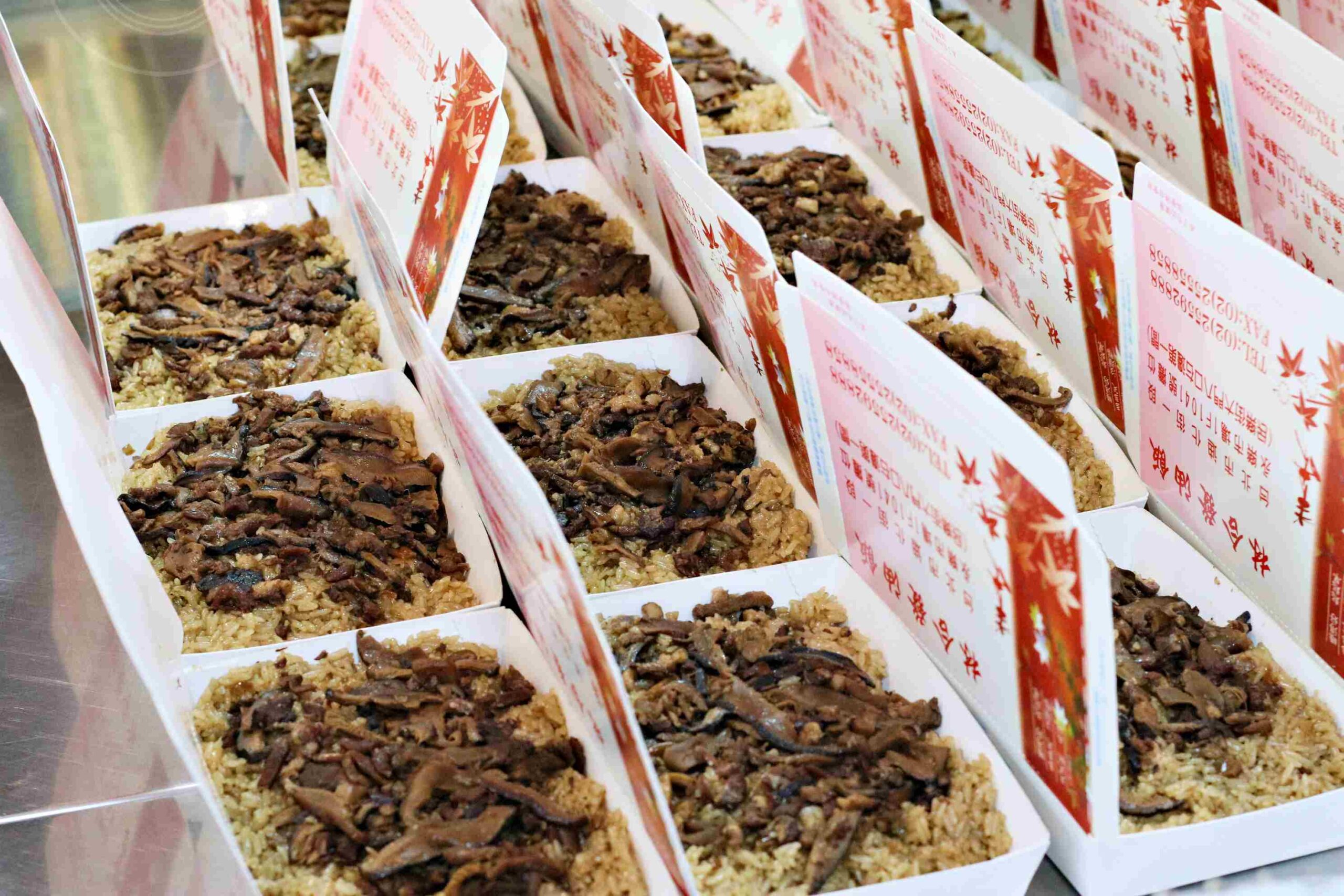 【大稻埕美食】林合發油飯店，郭台銘也愛的油飯，永樂市場必吃的傳統油飯、芋頭粿推薦(菜單) @趙先生吃飯