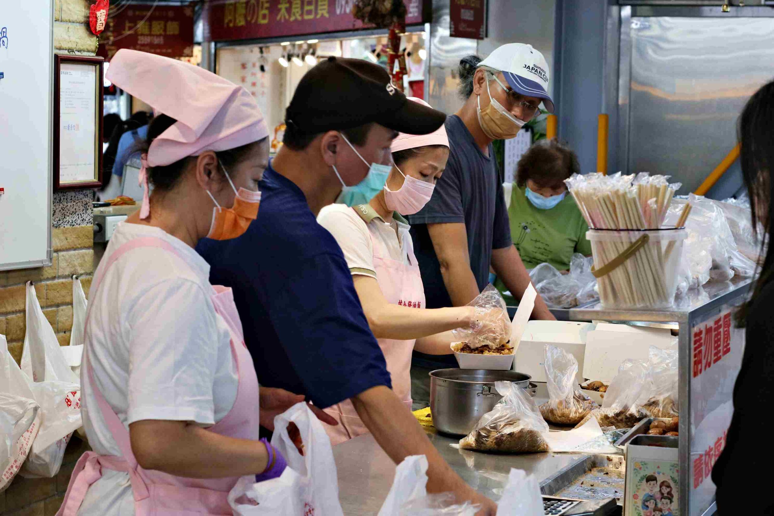 【大稻埕美食】林合發油飯店，郭台銘也愛的油飯，永樂市場必吃的傳統油飯、芋頭粿推薦(菜單) @趙先生吃飯