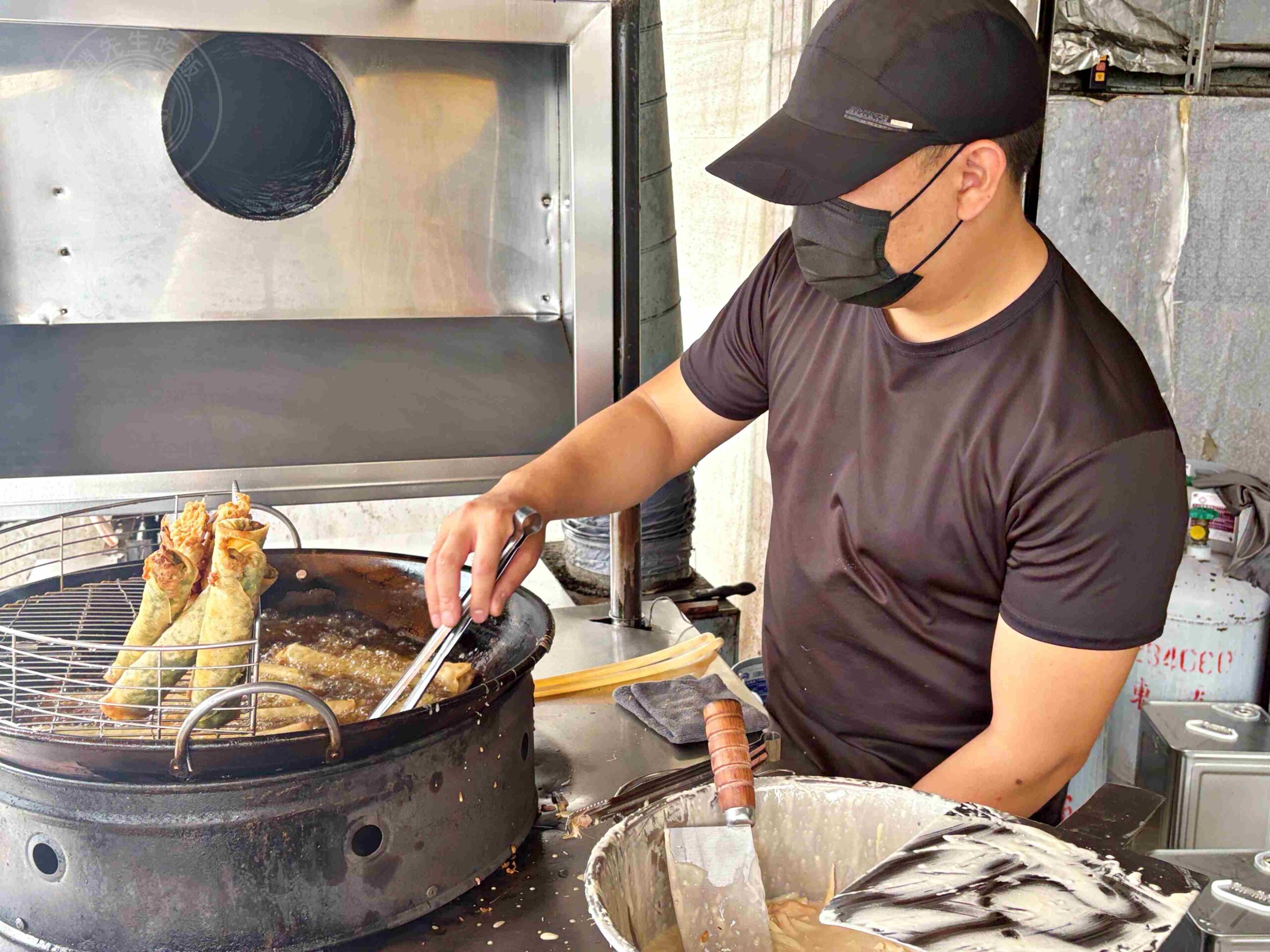 【宜蘭美食】春捲伯，晚來買不到的銅板小吃春捲爆韭菜、炸蝦餅爆好吃推薦(菜單) @趙先生吃飯