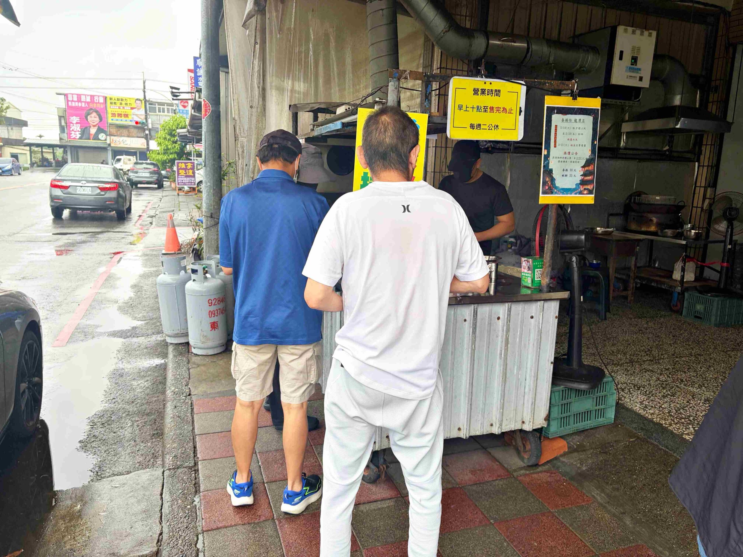【宜蘭美食】春捲伯，晚來買不到的銅板小吃春捲爆韭菜、炸蝦餅爆好吃推薦(菜單) @趙先生吃飯