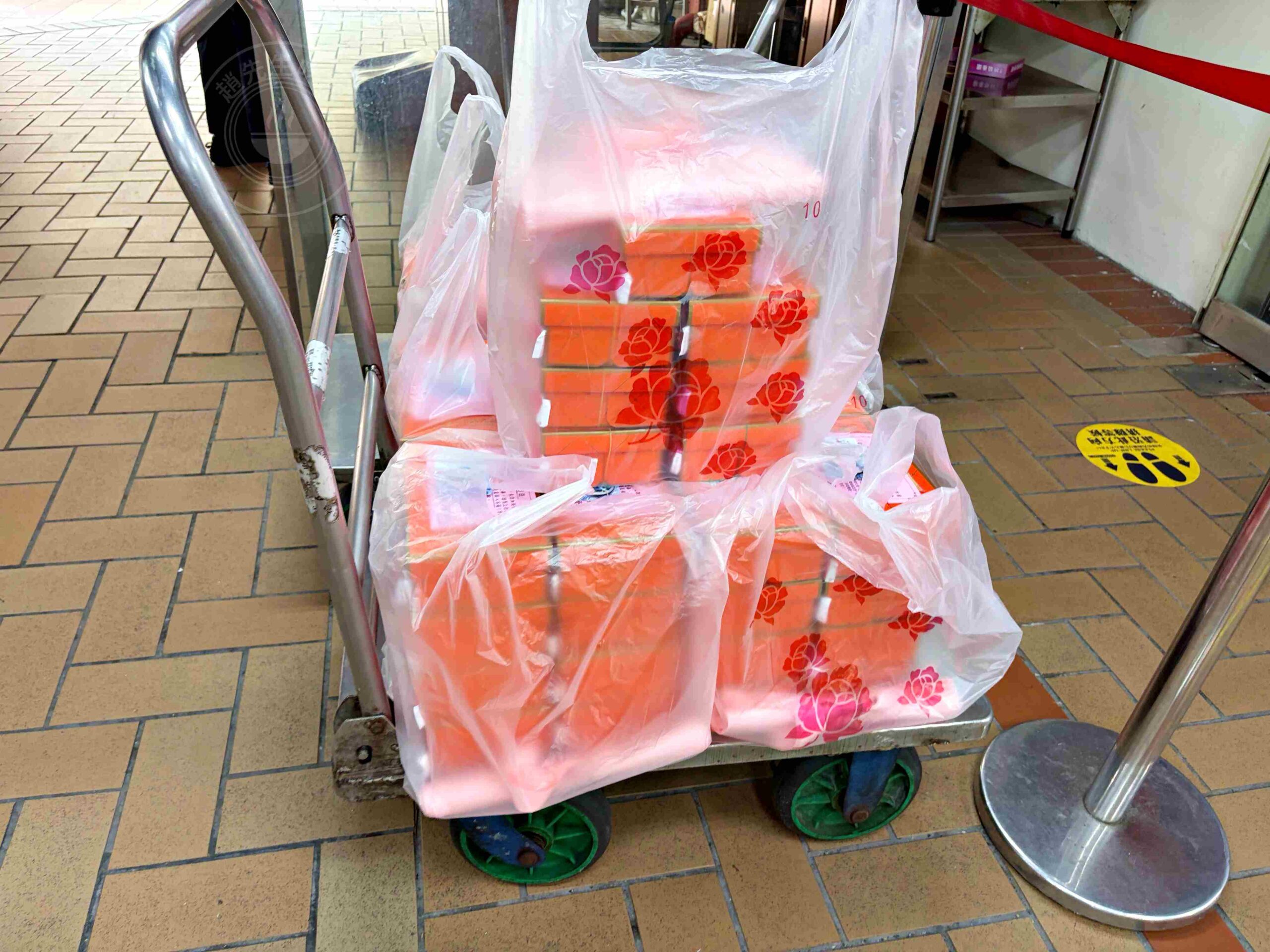 【大稻埕美食】林合發油飯店，郭台銘也愛的油飯，永樂市場必吃的傳統油飯、芋頭粿推薦(菜單) @趙先生吃飯